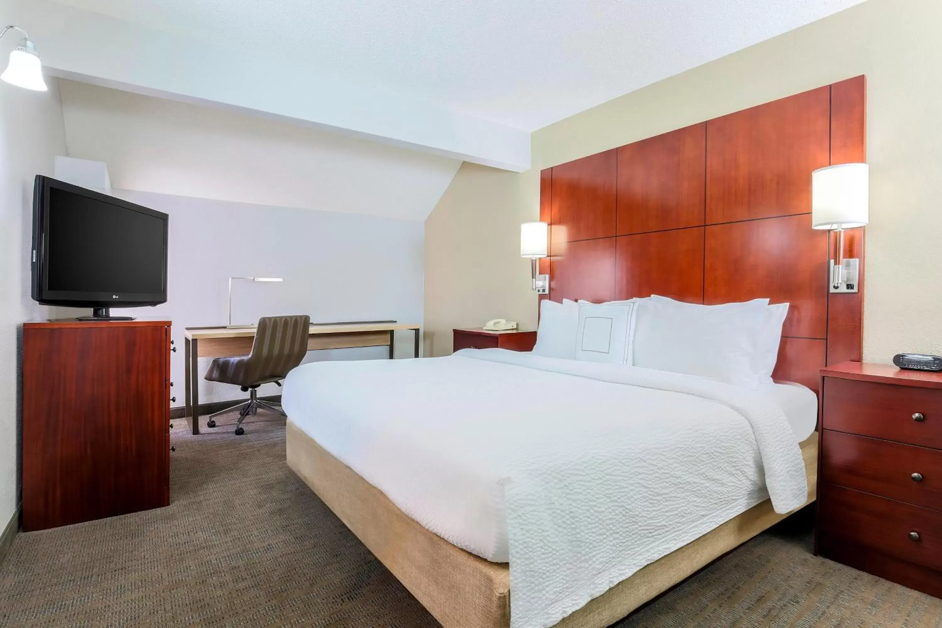 Bedroom, Bed in Residence Inn Chicago Deerfield