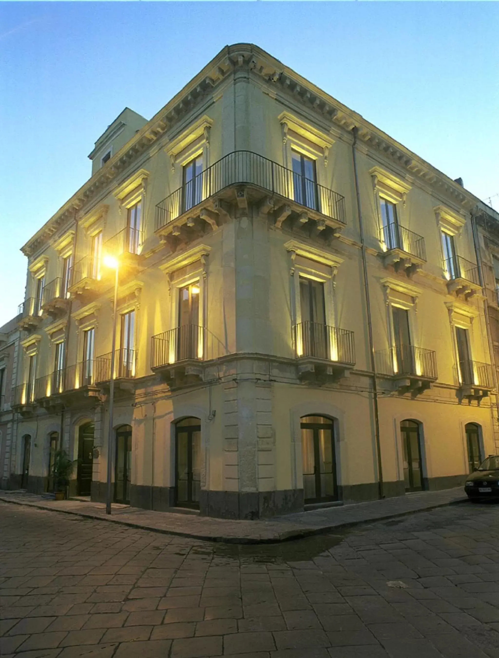 Facade/entrance, Property Building in Hotel La Ville