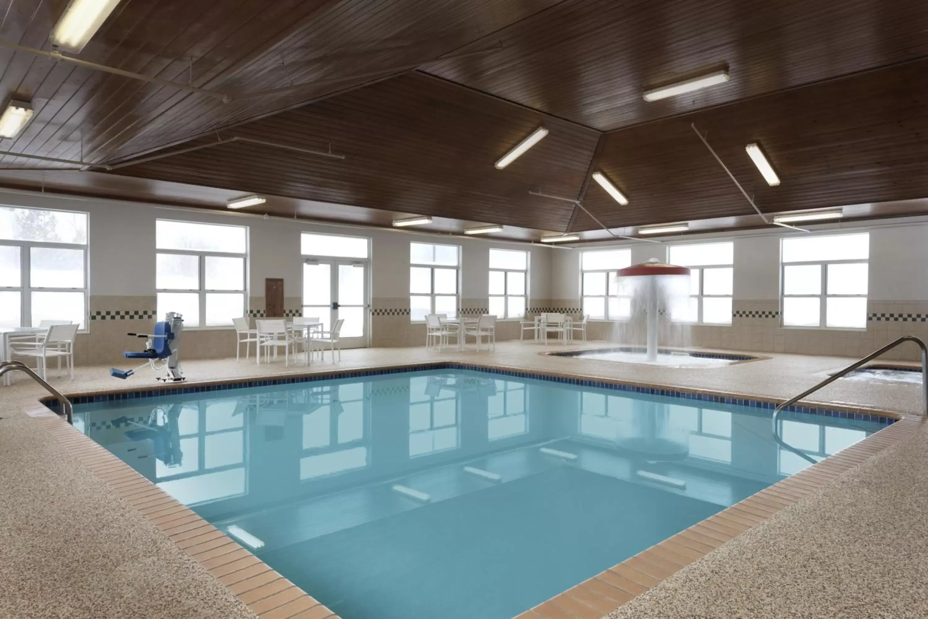 Area and facilities, Swimming Pool in Country Inn & Suites by Radisson, Houghton, MI