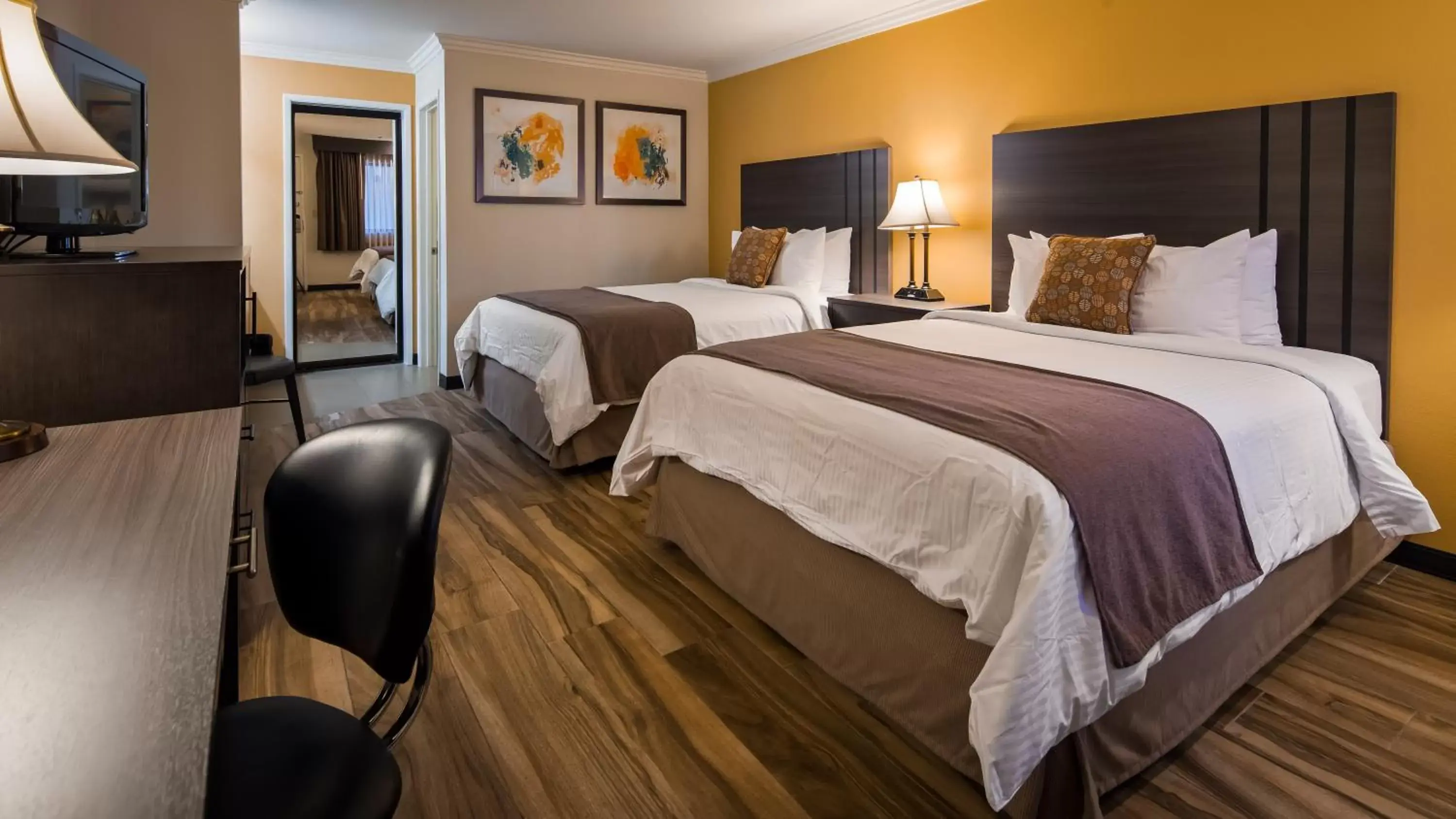 Photo of the whole room, Bed in Best Western Plus Orange County Airport North