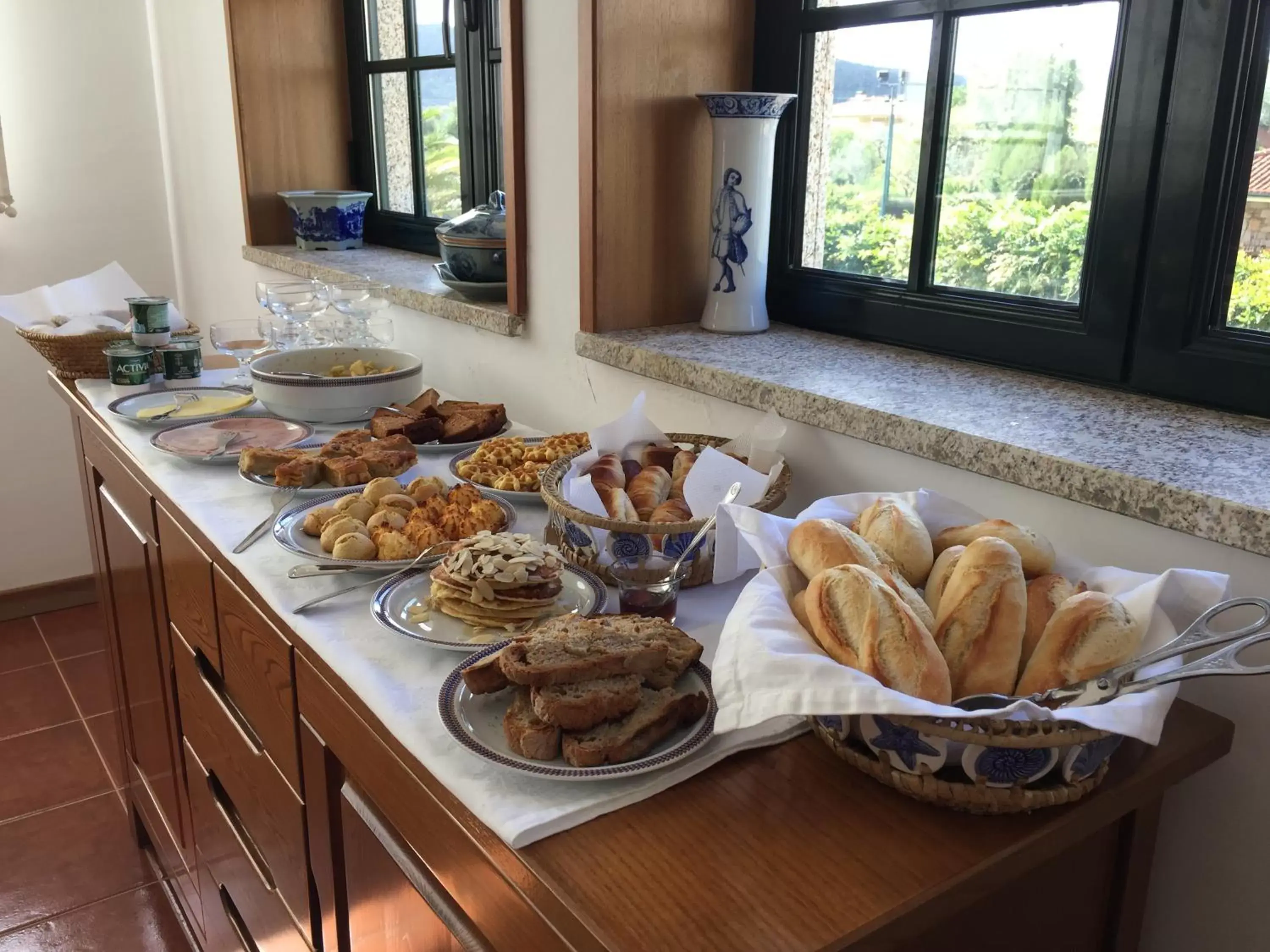 Buffet breakfast in Quinta da Vinha Morta