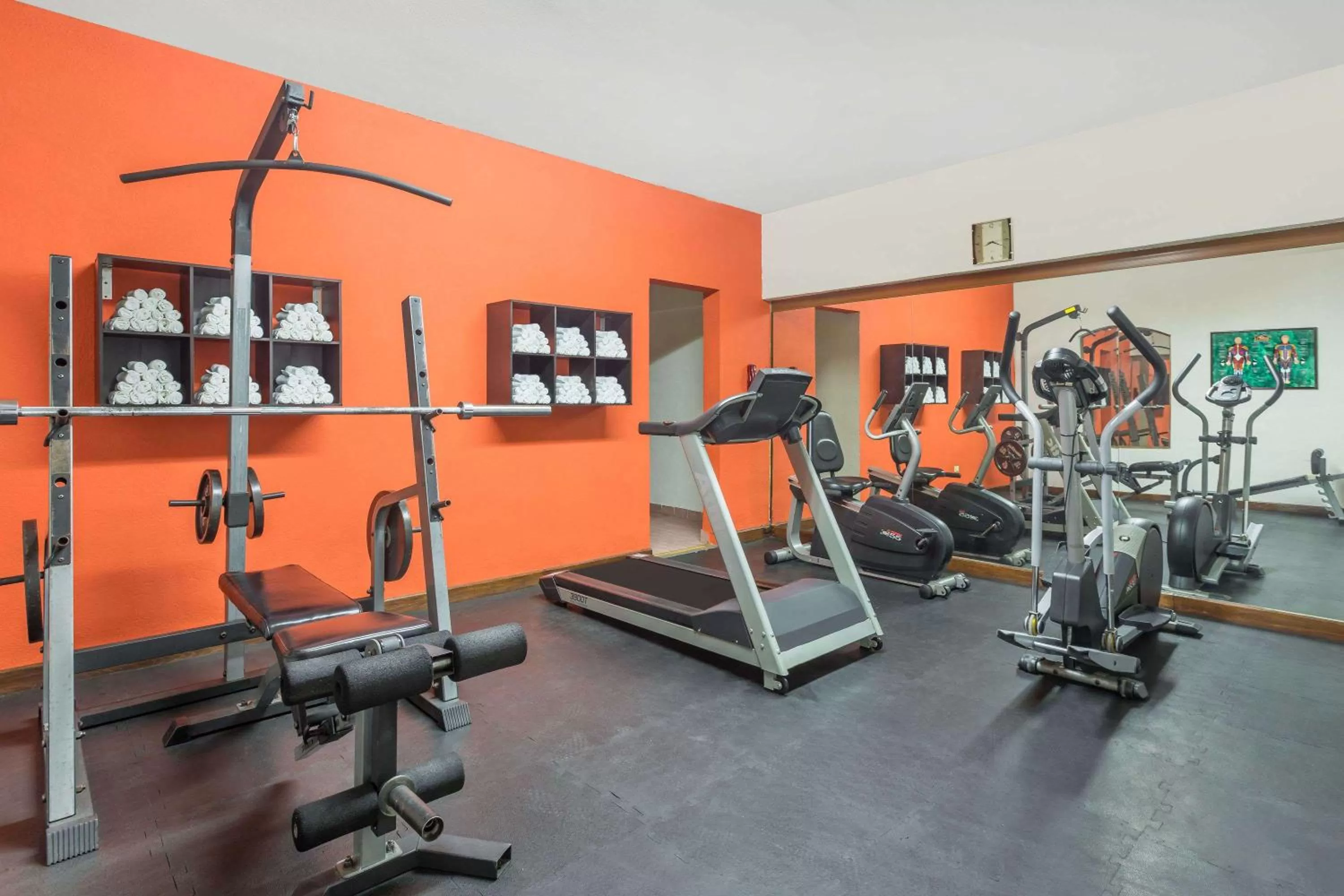 Fitness centre/facilities in Wyndham Garden Obregon