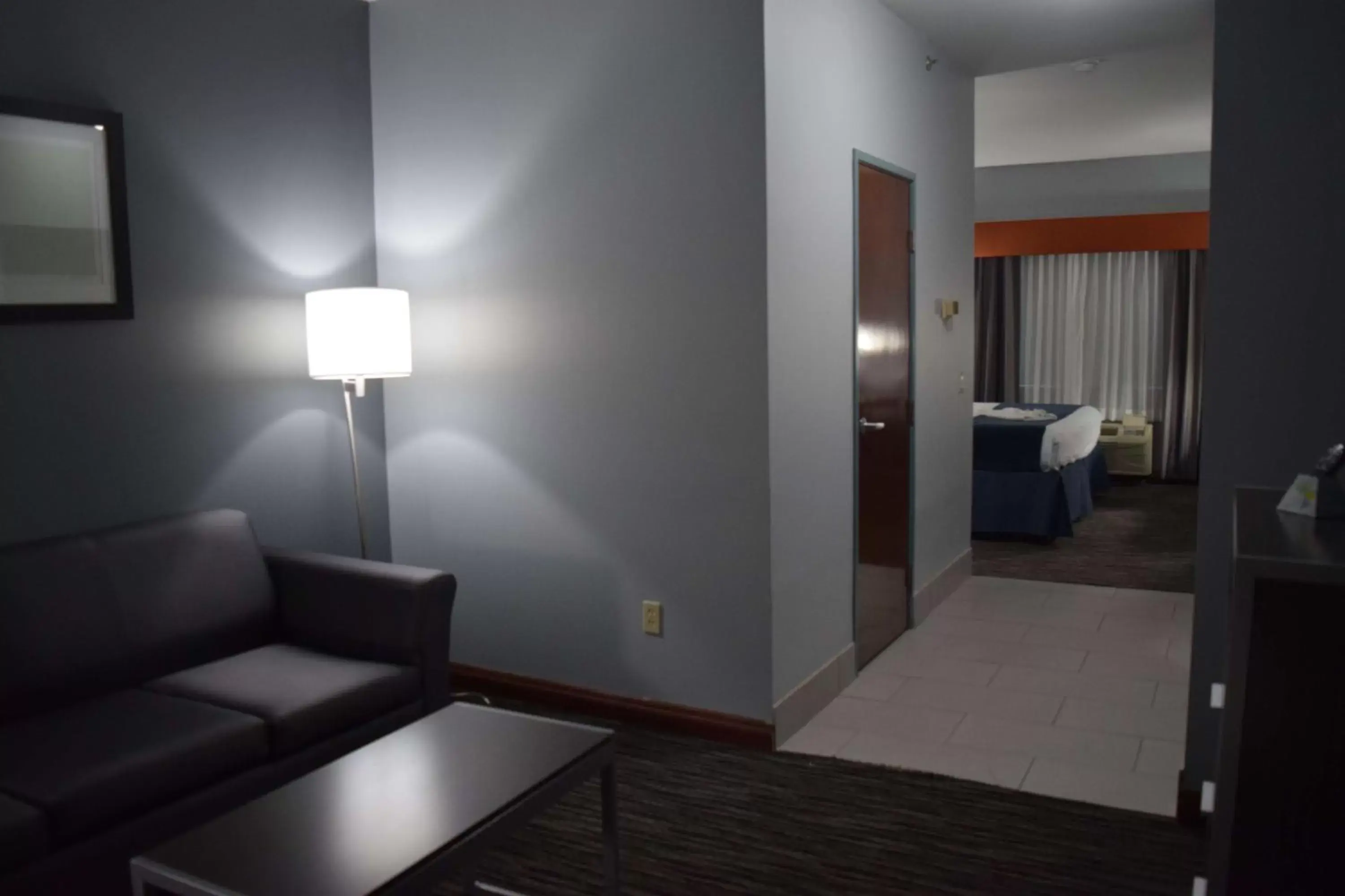 Photo of the whole room, Bathroom in Best Western Elkhart Inn & Suites