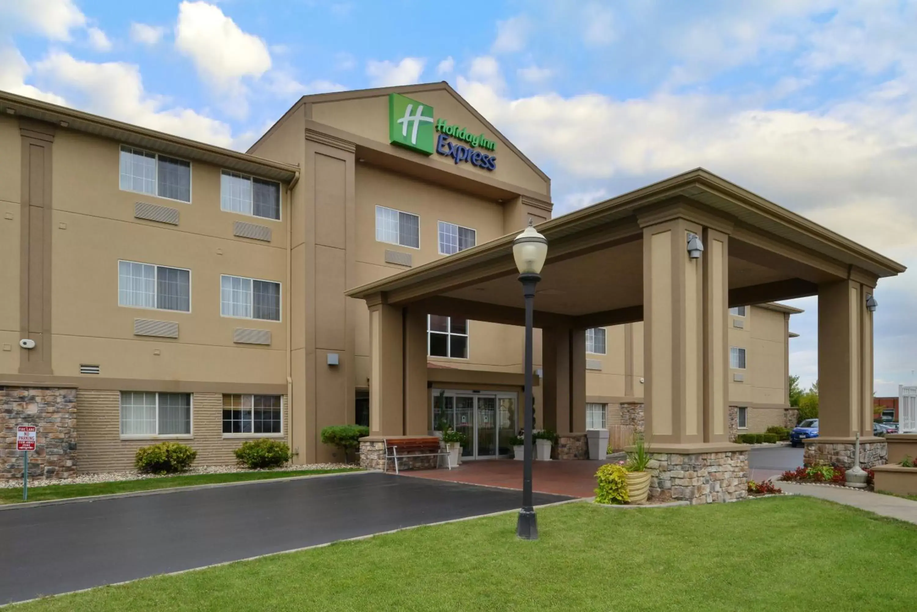 Property building in Holiday Inn Express Hotel & Suites-Saint Joseph, an IHG Hotel