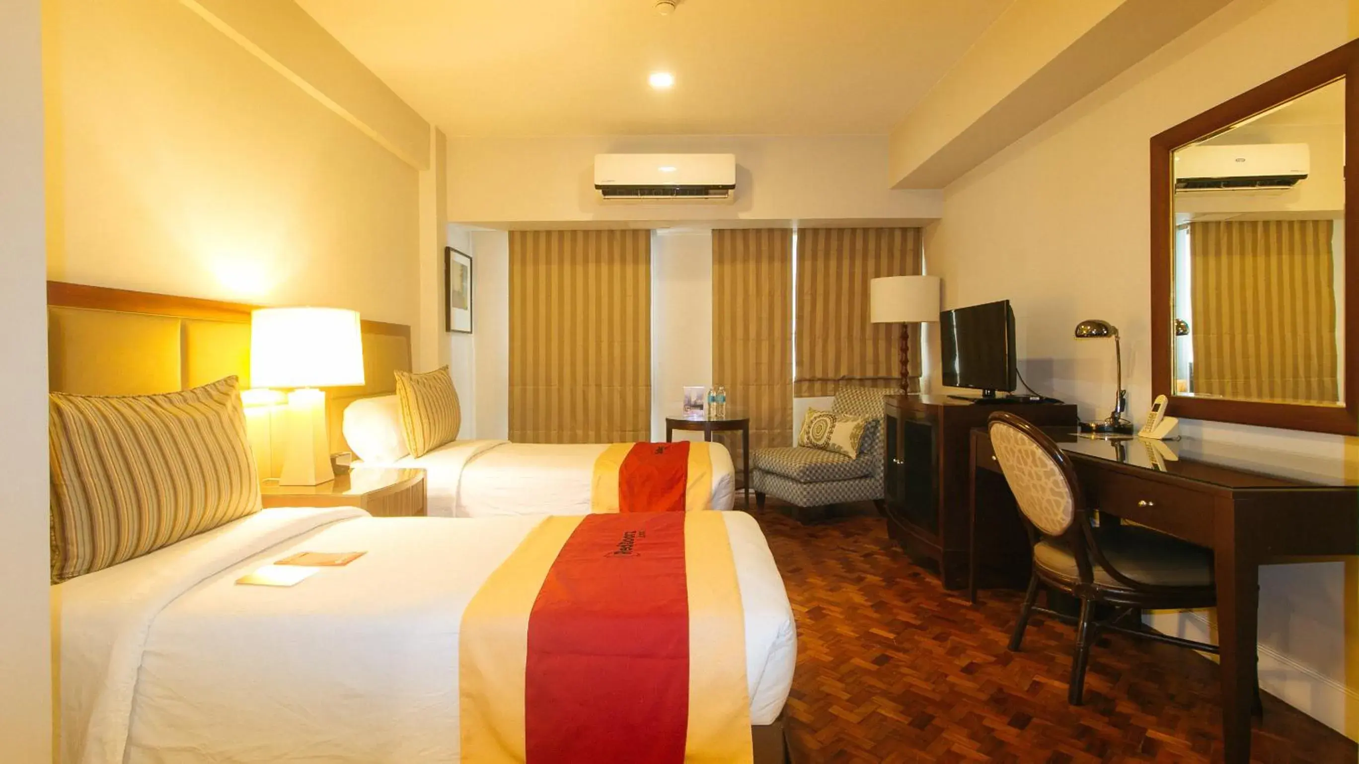 Bed in RedDoorz Premium @ The Residences Olympia Makati