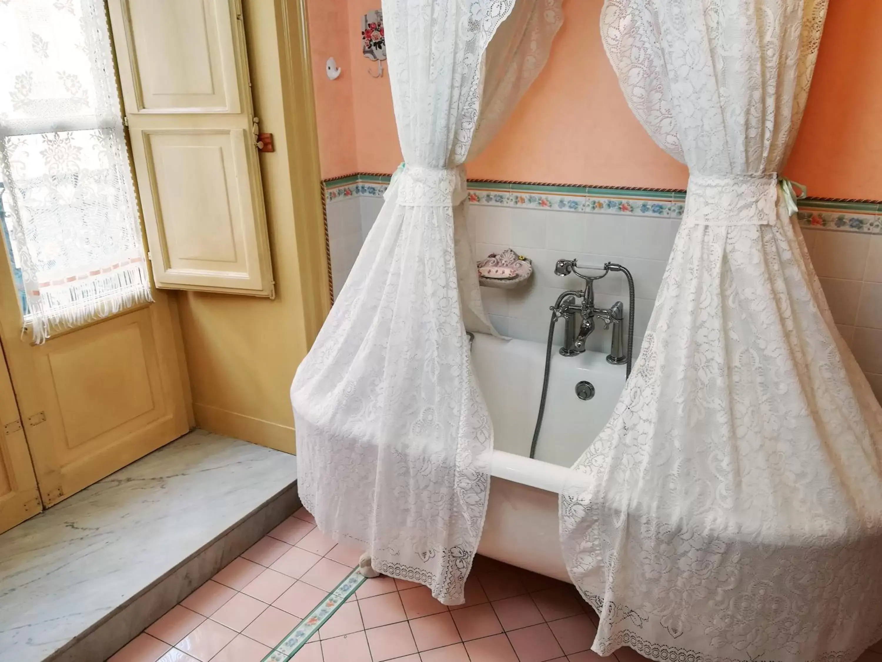 Shower, Bed in Vittorio Emanuele Rooms di Prinzi