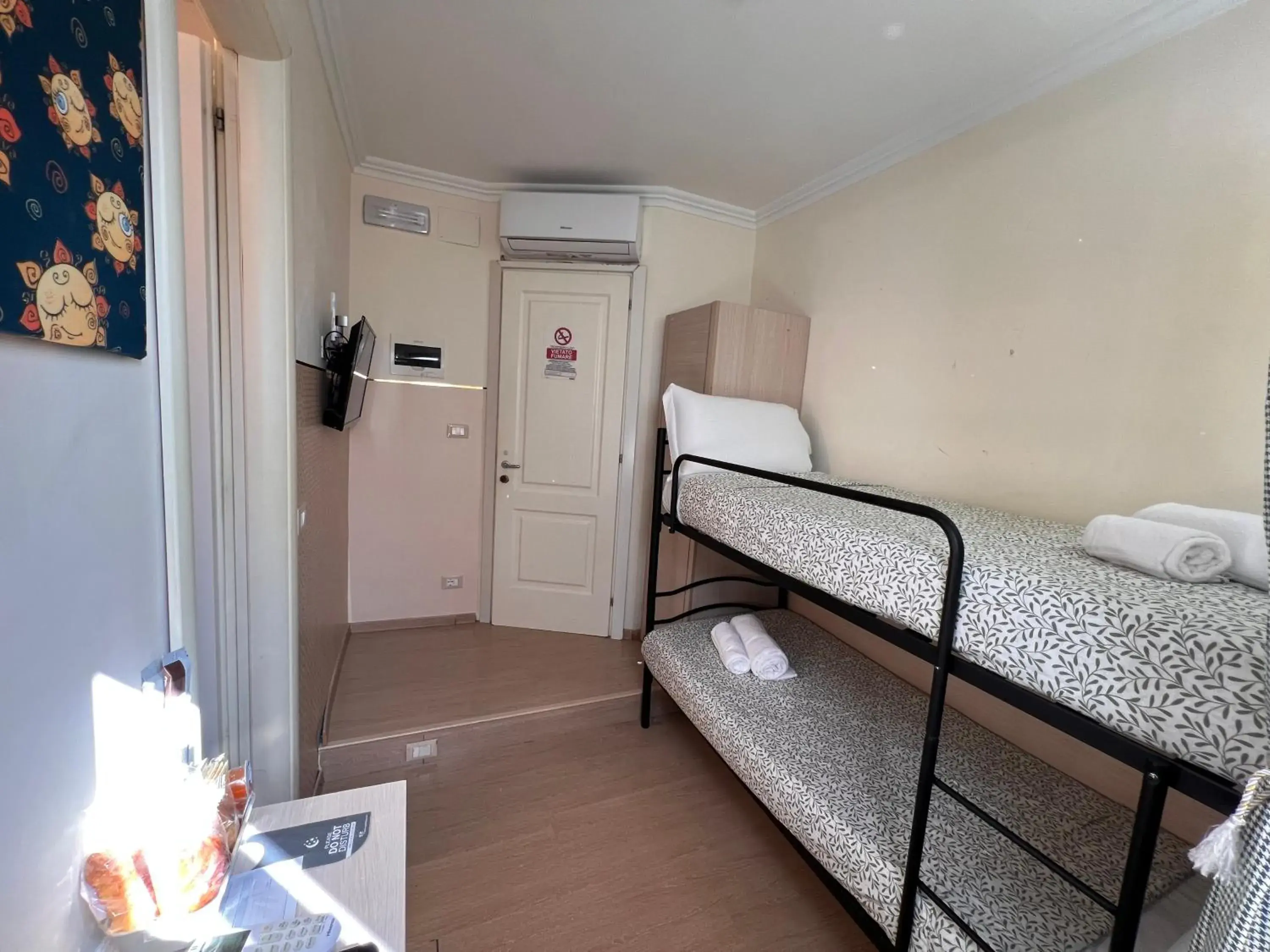Bed, Bunk Bed in Booking House Roma 