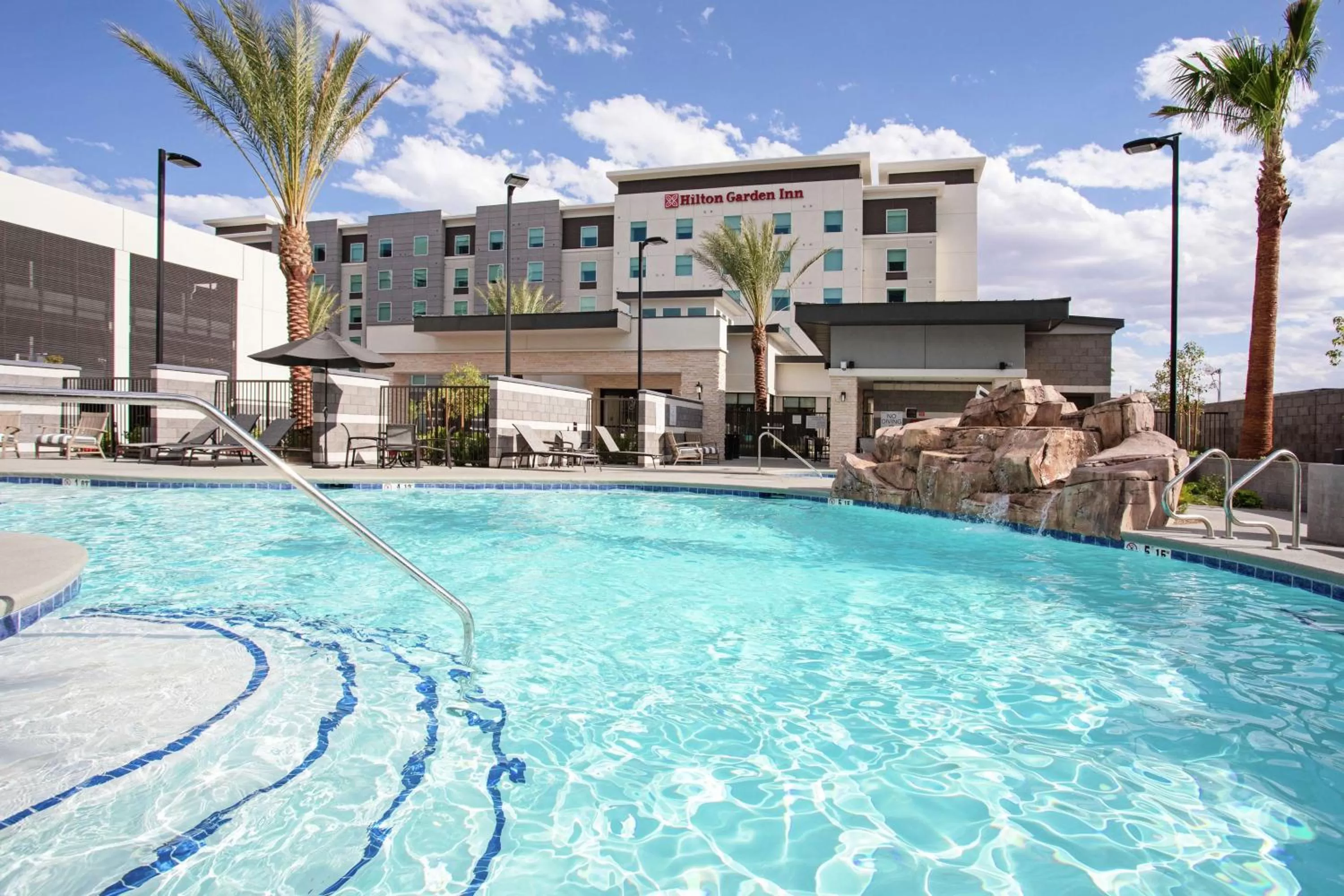 Swimming pool in Hilton Garden Inn Las Vegas City Center