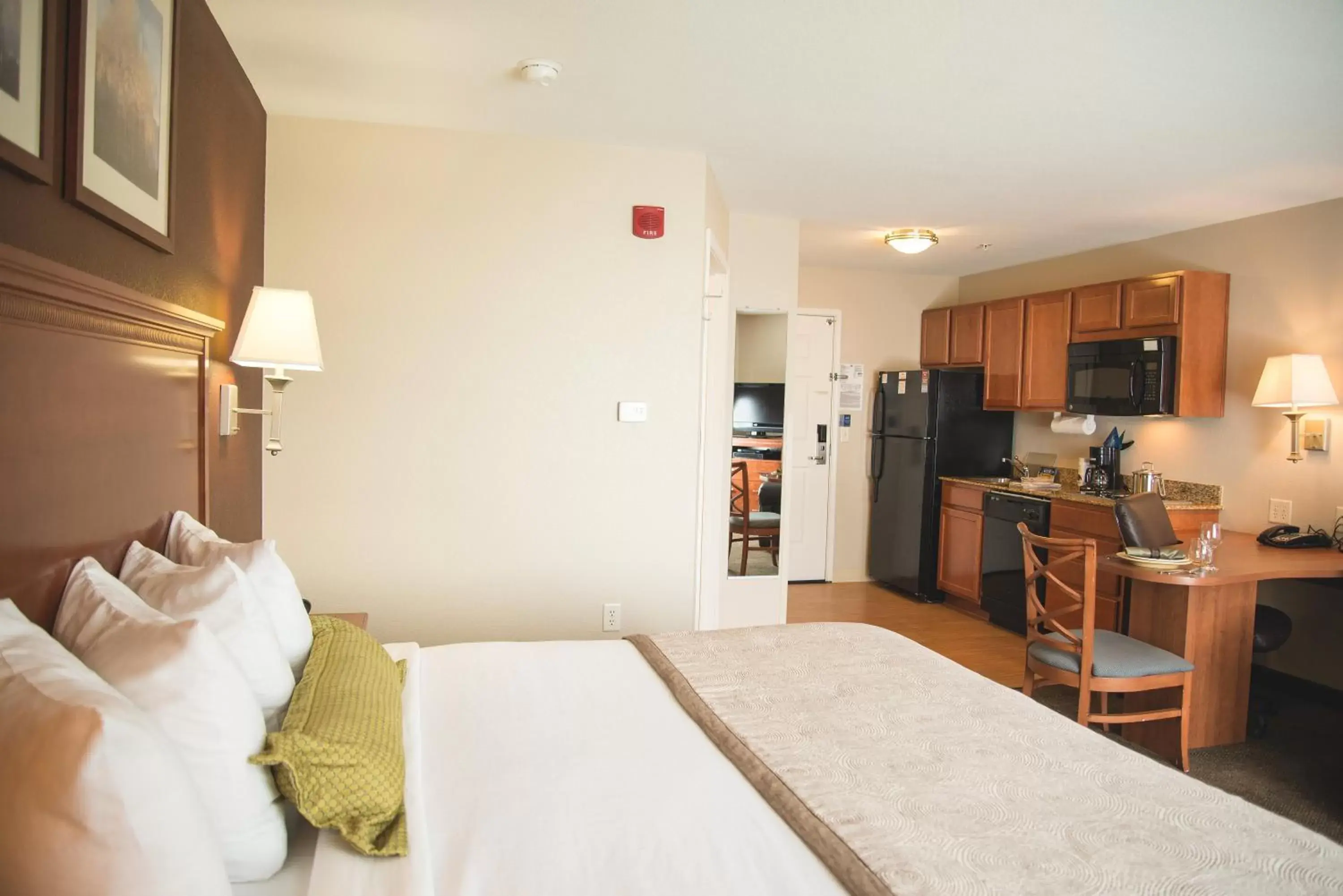 Bedroom, Bed in Candlewood Suites Loveland, an IHG Hotel
