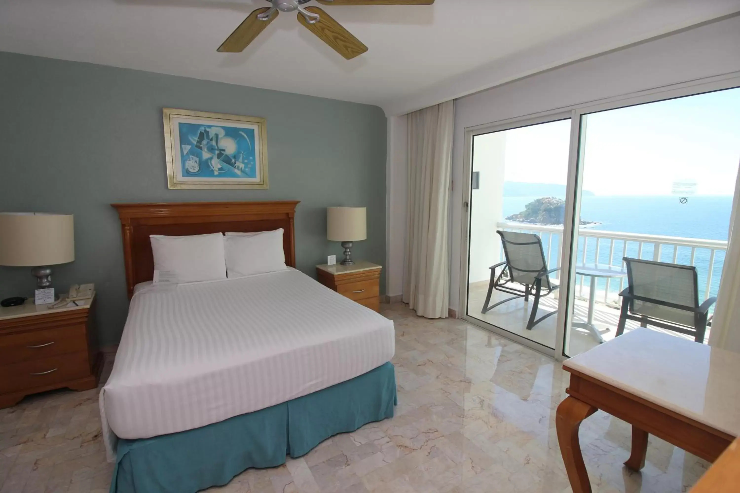 View (from property/room), Bed in Emporio Acapulco