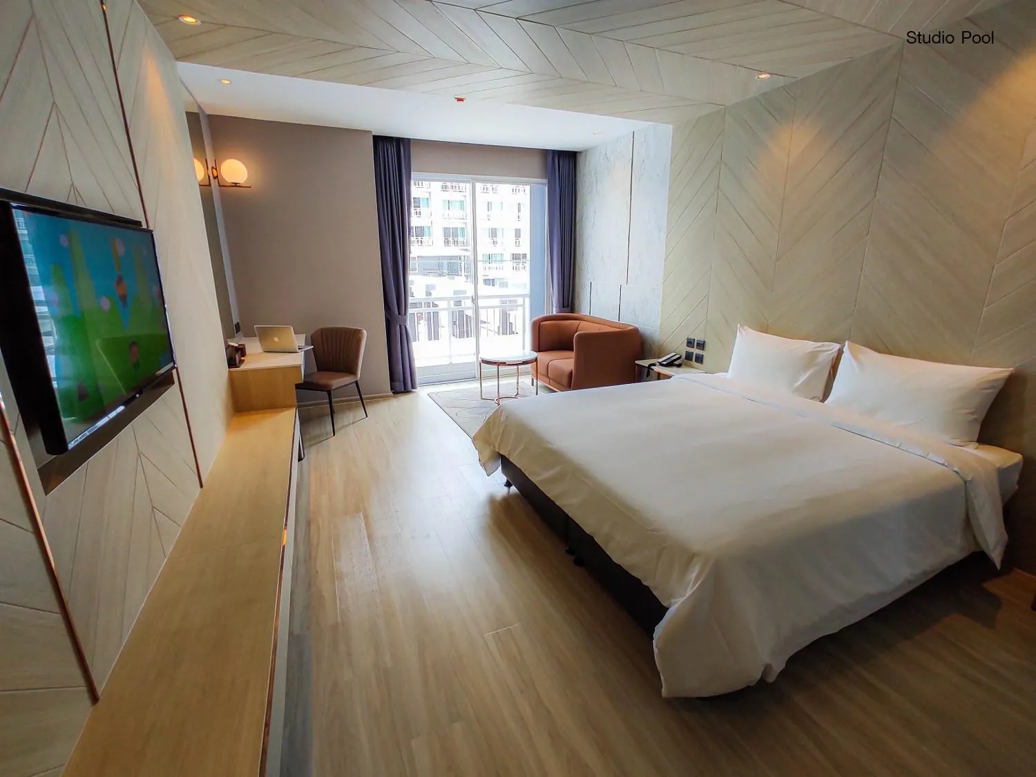 Bedroom, Bed in Golden City Rayong Hotel
