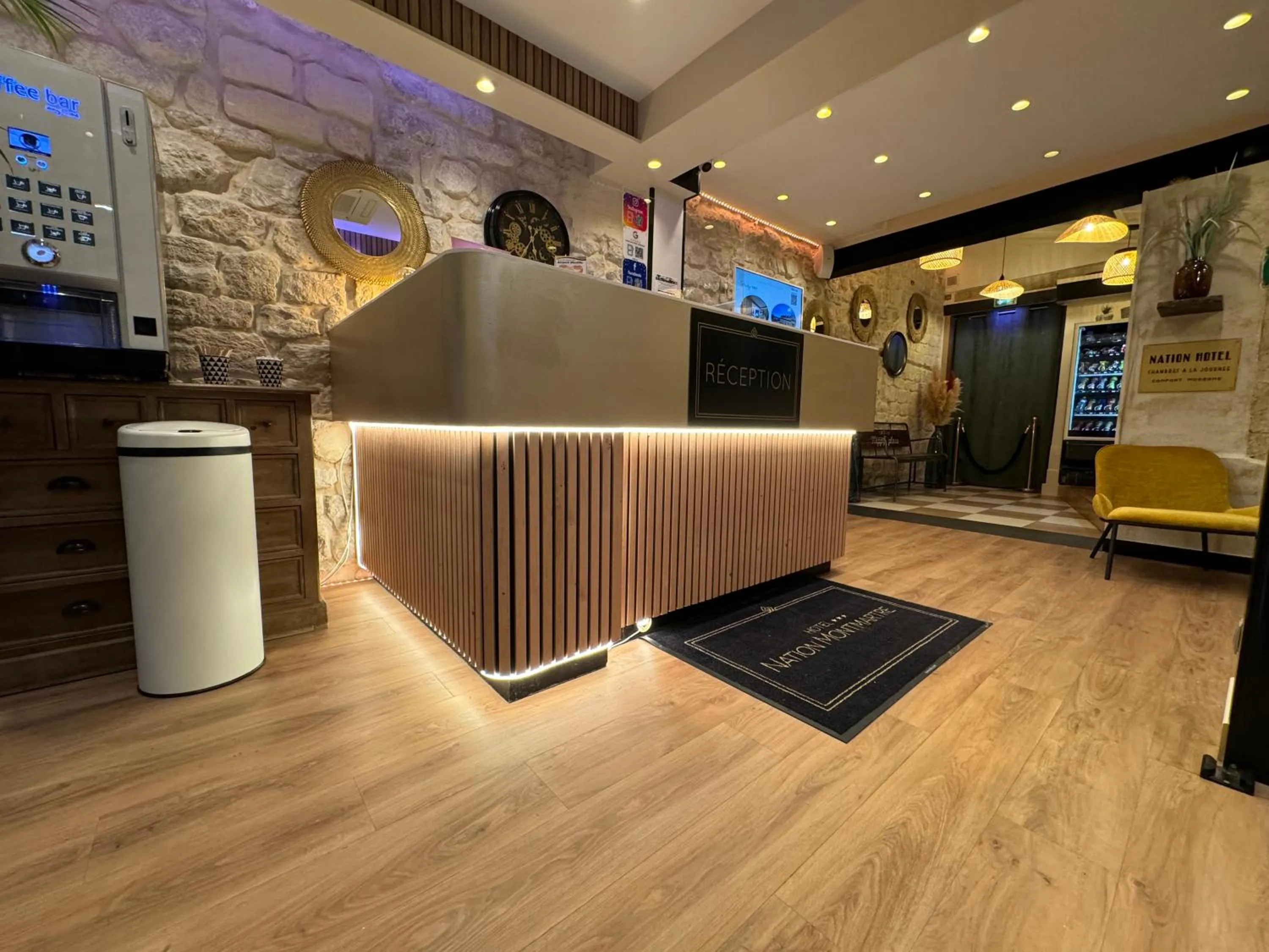 Lobby or reception in Hotel Nation Montmartre