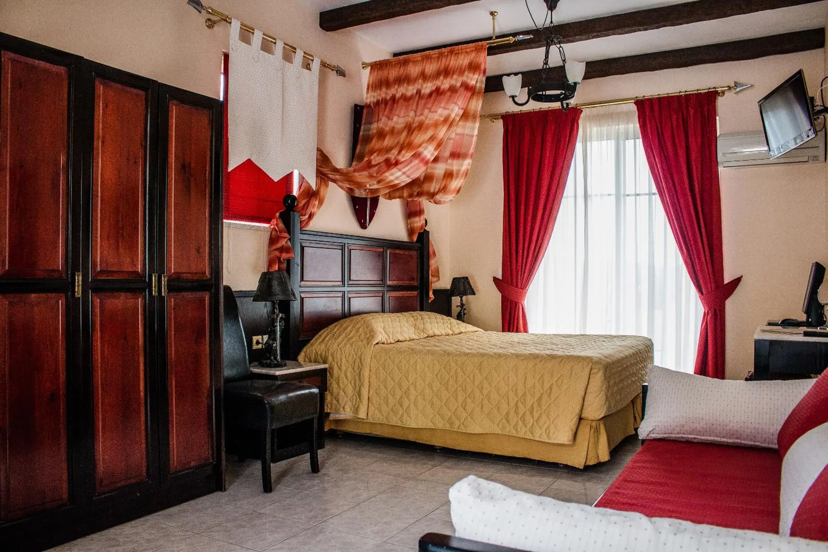 Bed in Castello Di Cavallieri Suites & Spa - Adults Only