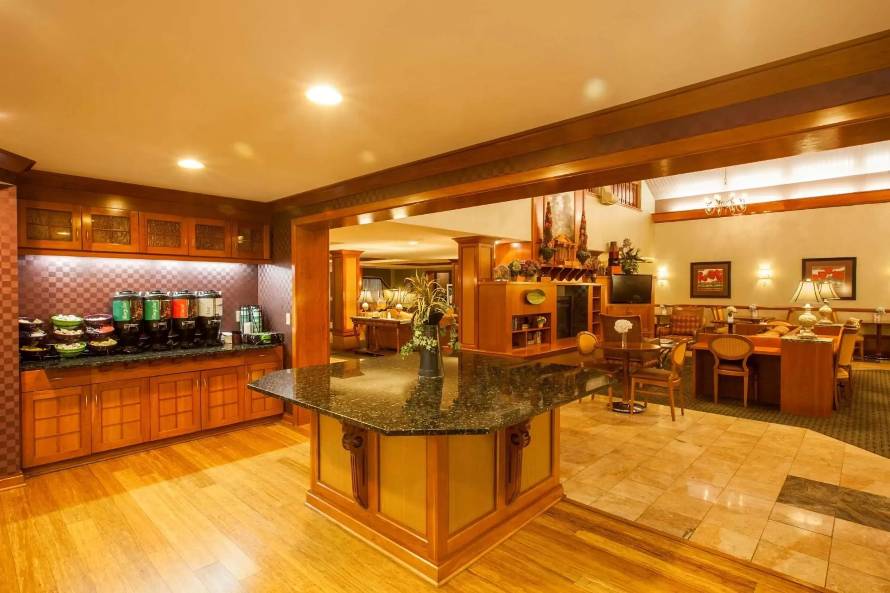 Dining area in Homewood Suites by Hilton Philadelphia-Valley Forge