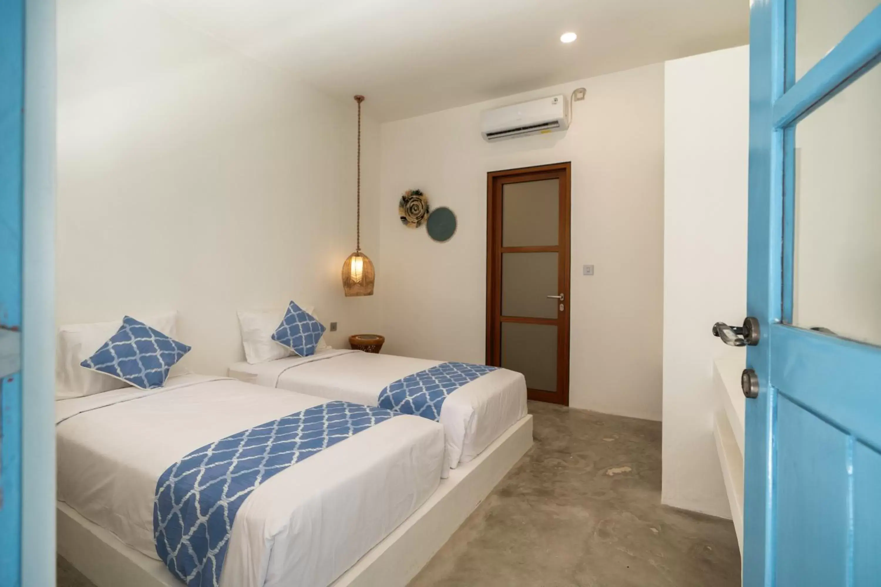 Twin Room with Private Bathroom in Seaesta Komodo Hostel & Hotel