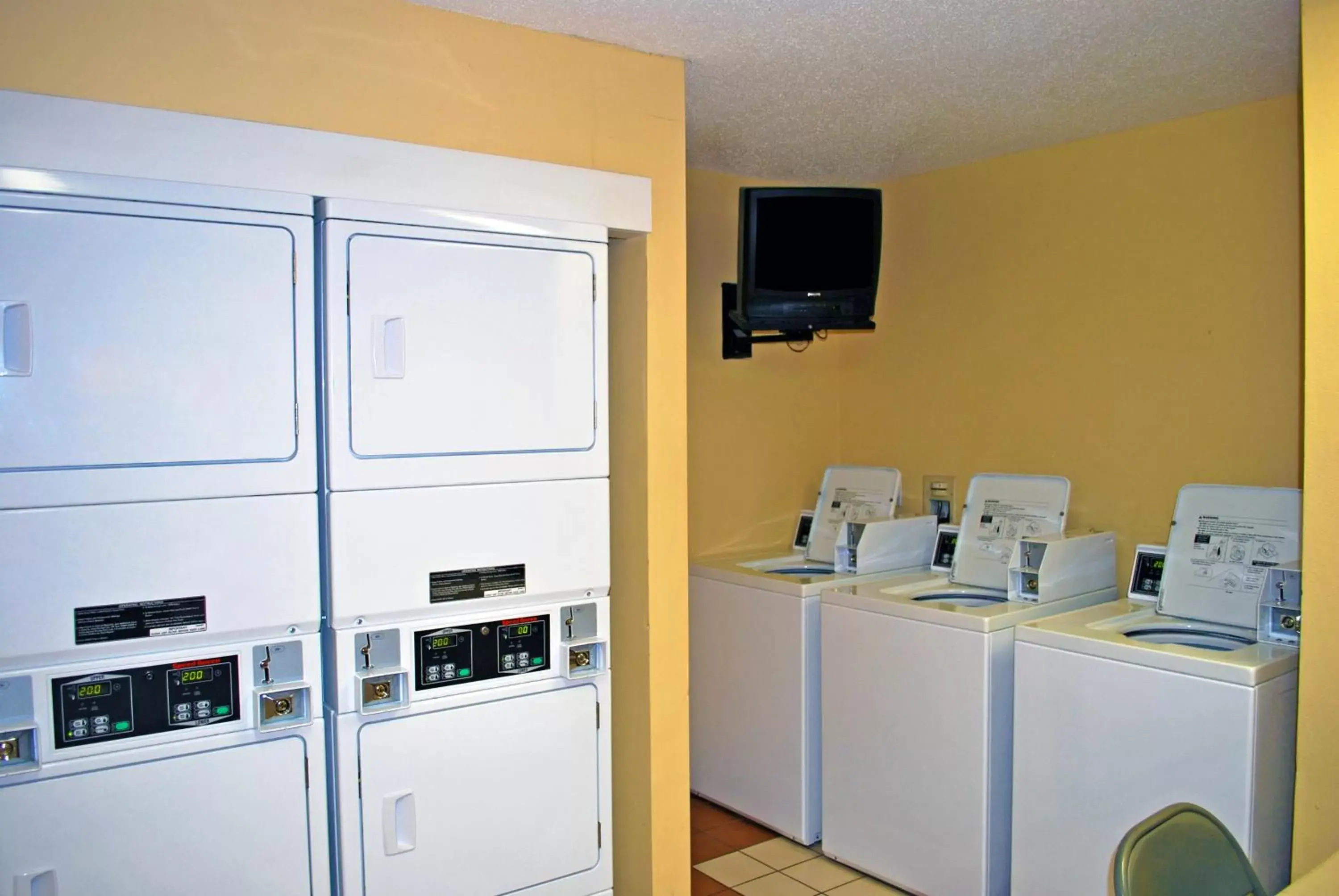 Other, Kitchen/Kitchenette in Extended Stay America Suites - St Louis - Airport - Central