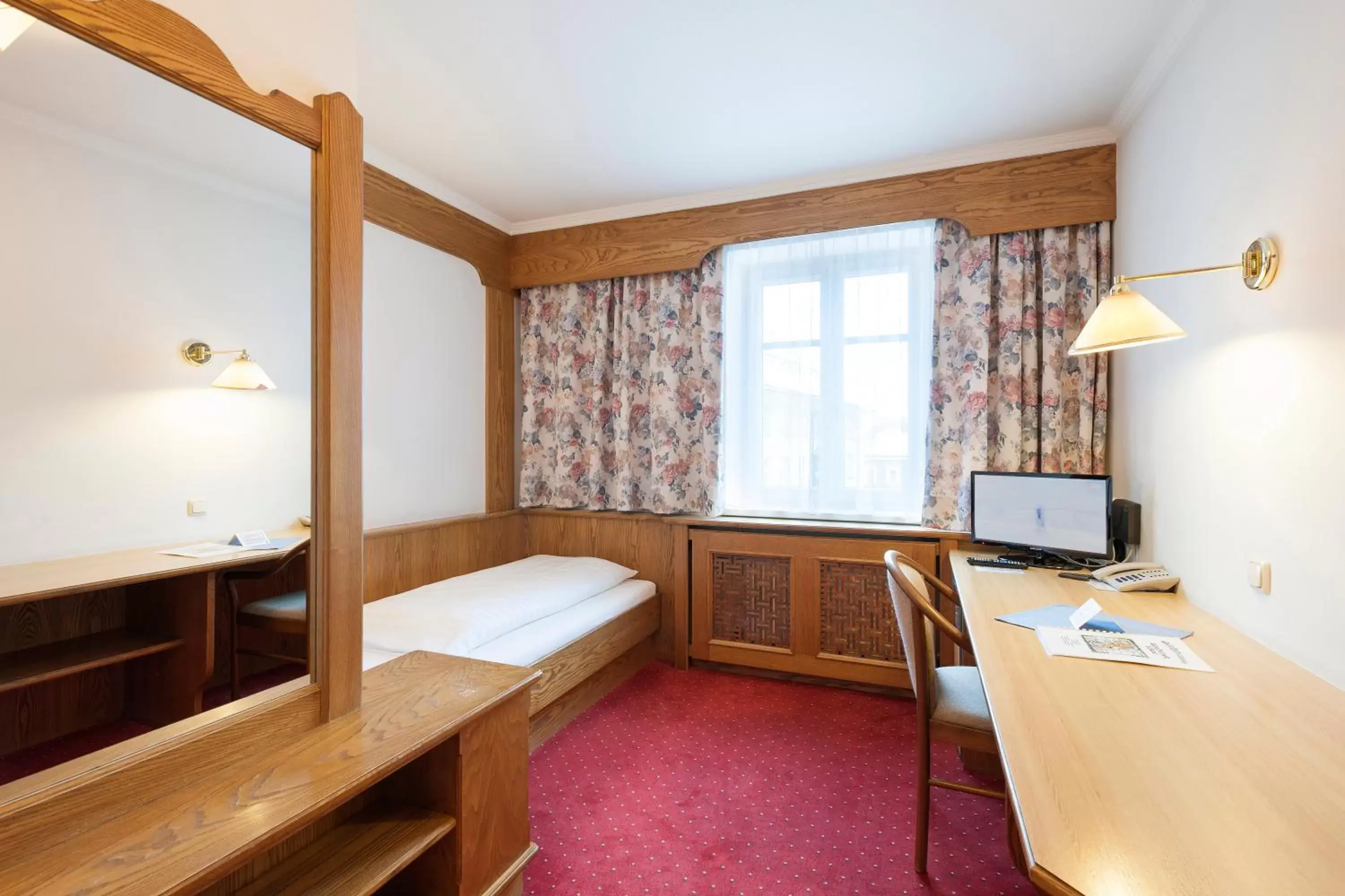 Photo of the whole room in Hotel Goldener Löwe