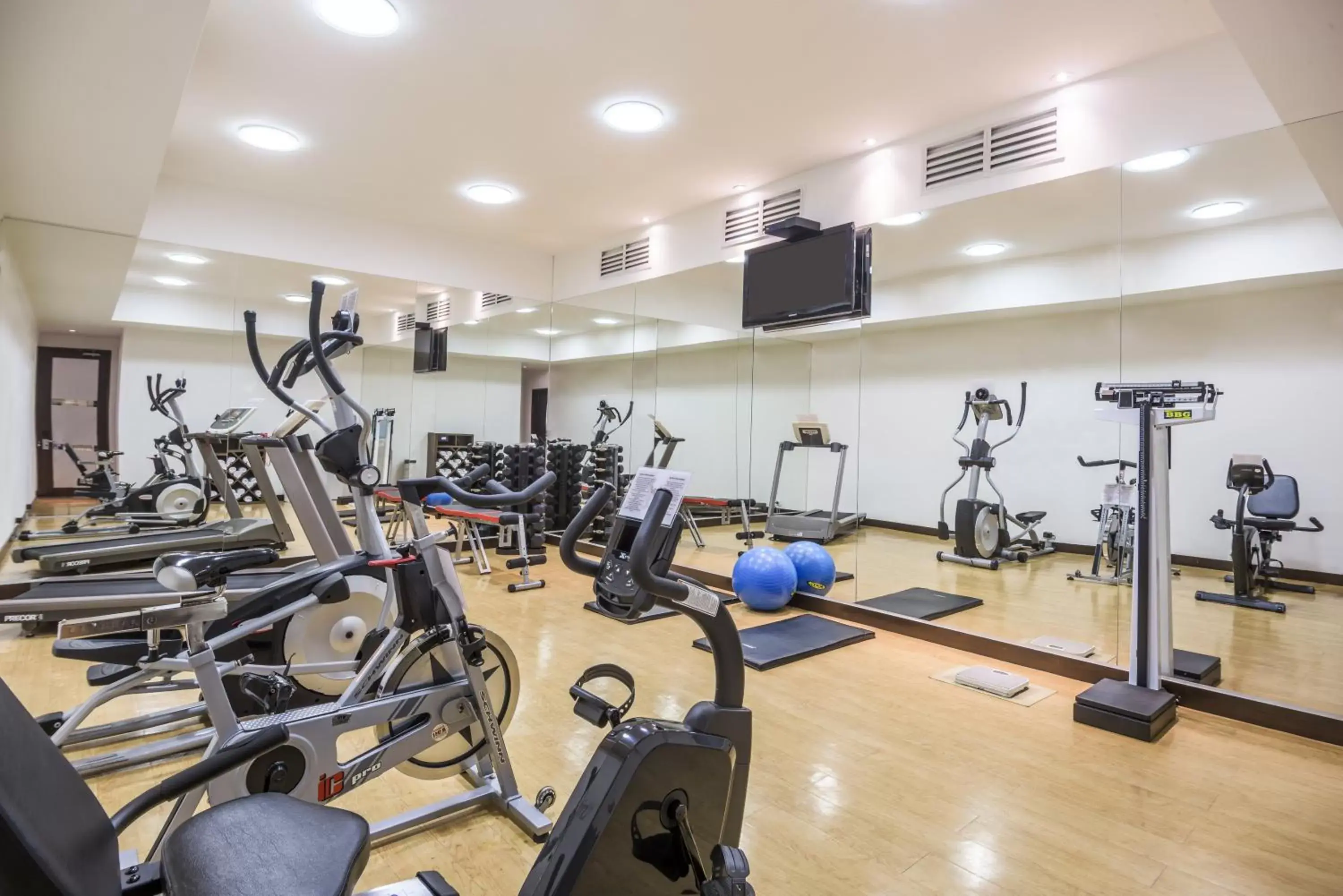 Fitness centre/facilities, Fitness Center/Facilities in Holiday Inn Express Bogotá - Parque La 93, an IHG Hotel