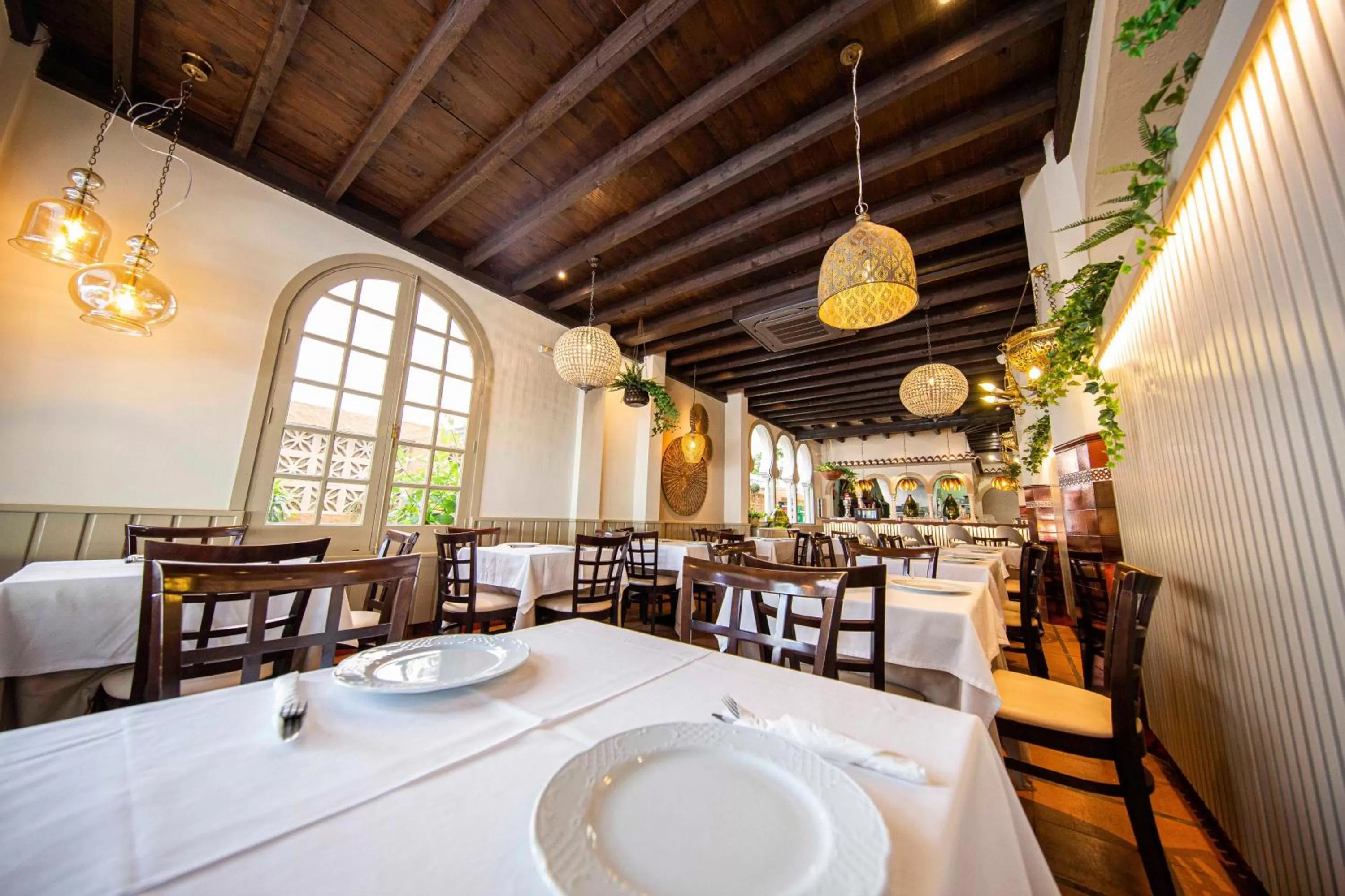 Restaurant/places to eat in Hotel Casablanca