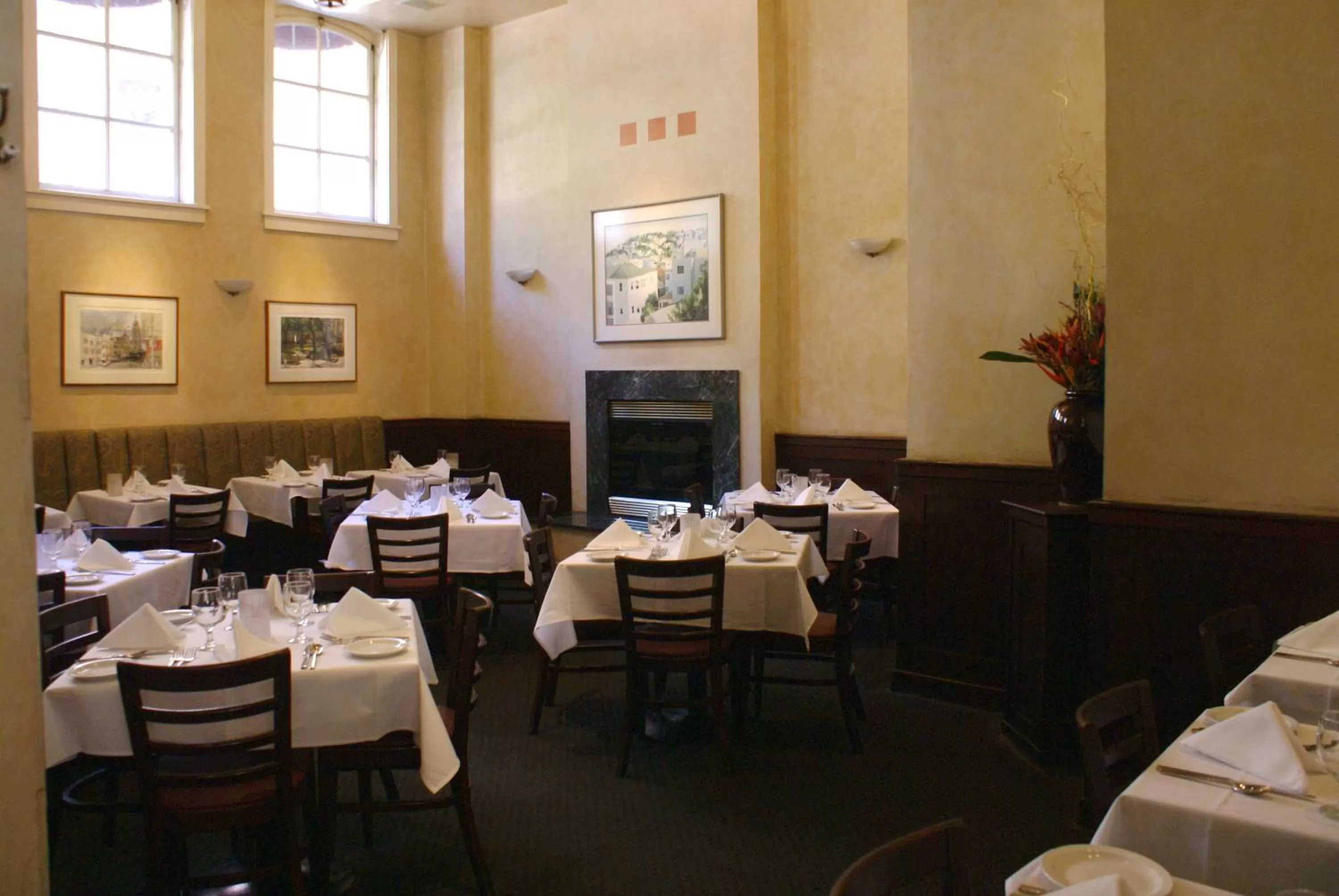 Restaurant/places to eat in The Andrews Hotel