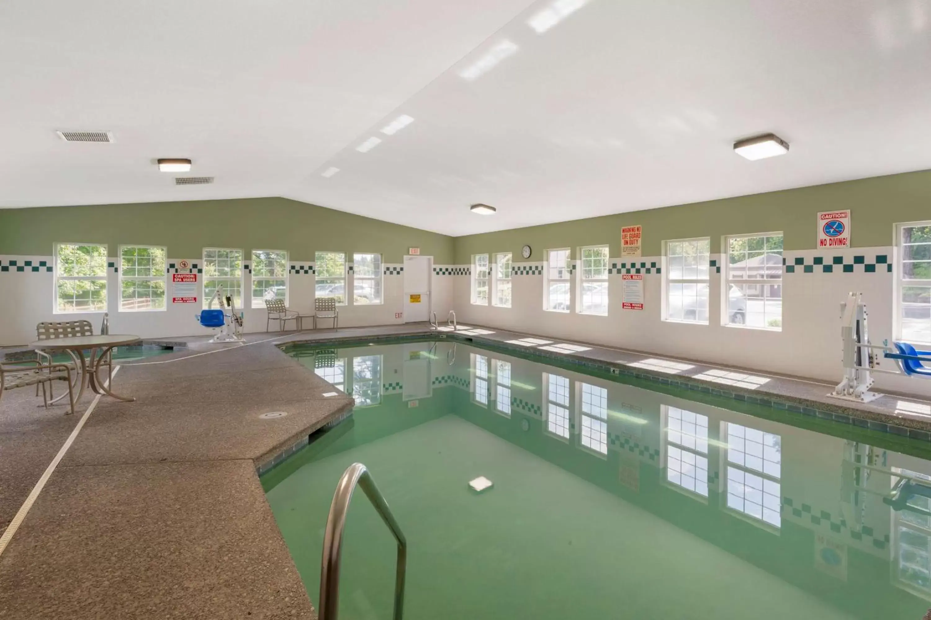 Pool view, Swimming Pool in Best Western Plus Columbia River Inn