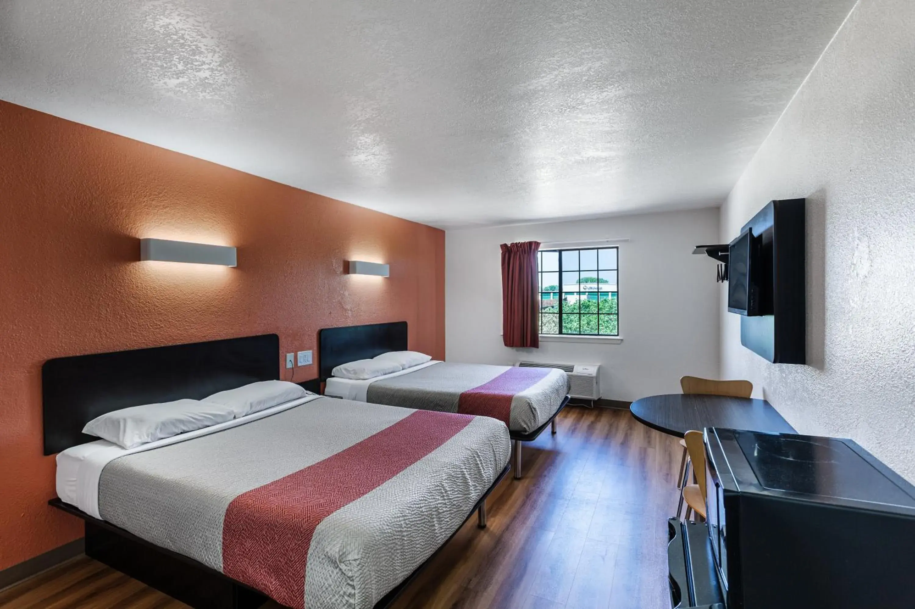 Bedroom in Motel 6-Bedford, TX - Fort Worth