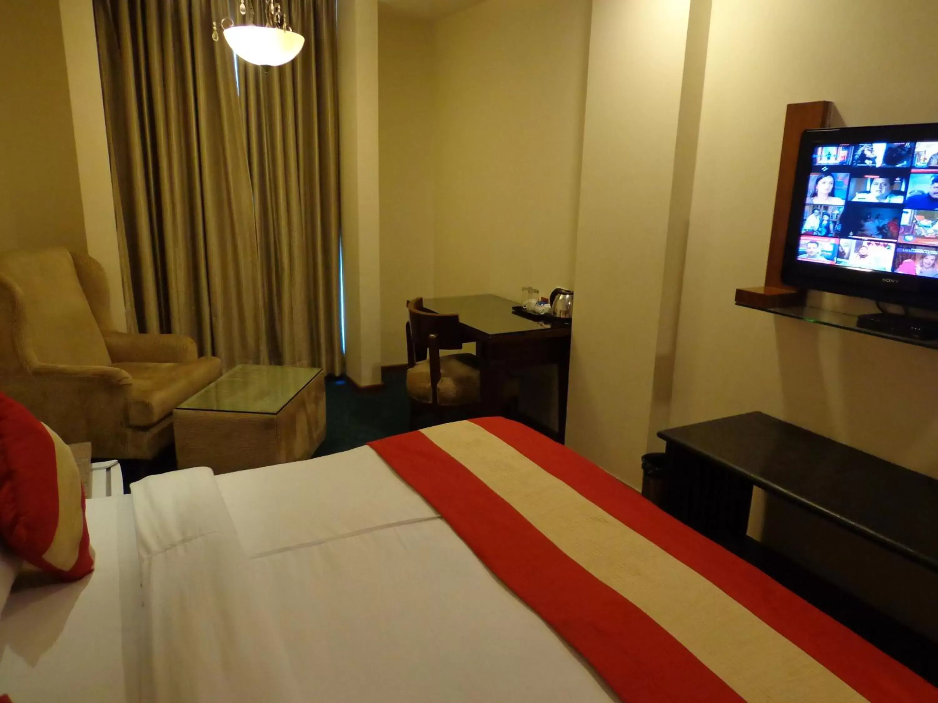 TV and multimedia, Bed in Hotel Aura