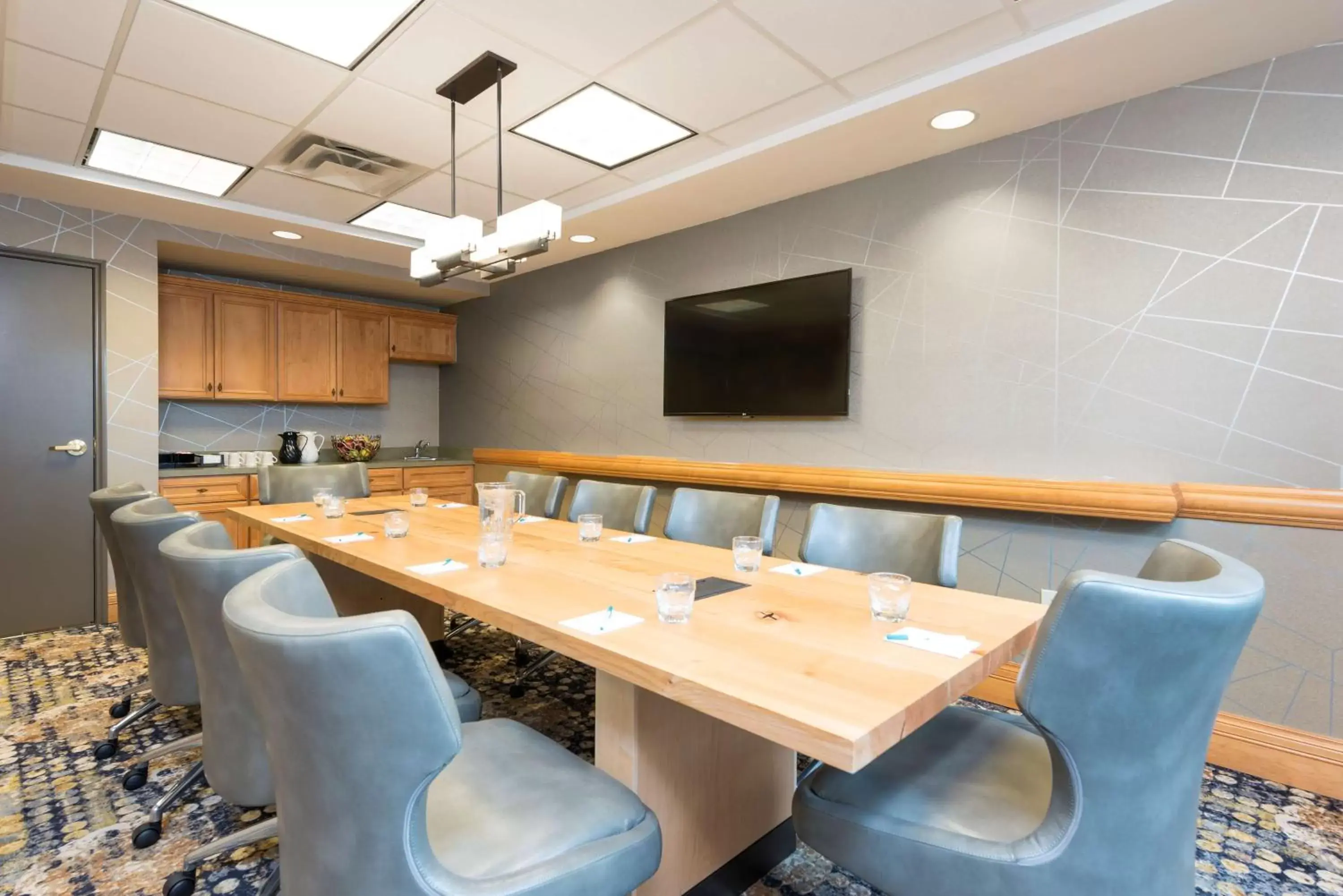 Meeting/conference room in Homewood Suites by Hilton Indianapolis Airport / Plainfield