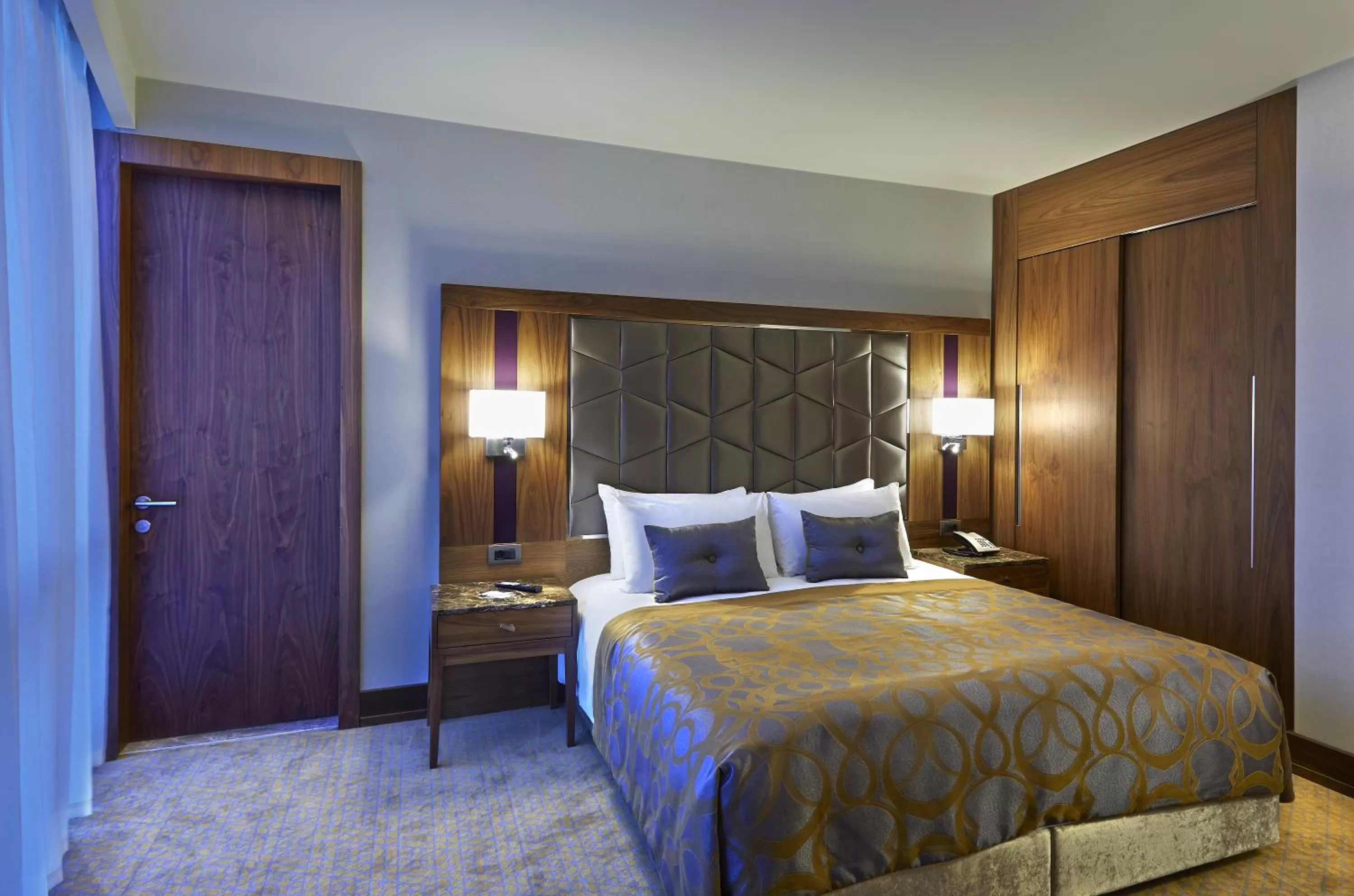 Photo of the whole room, Bed in Uranus Istanbul Topkapi