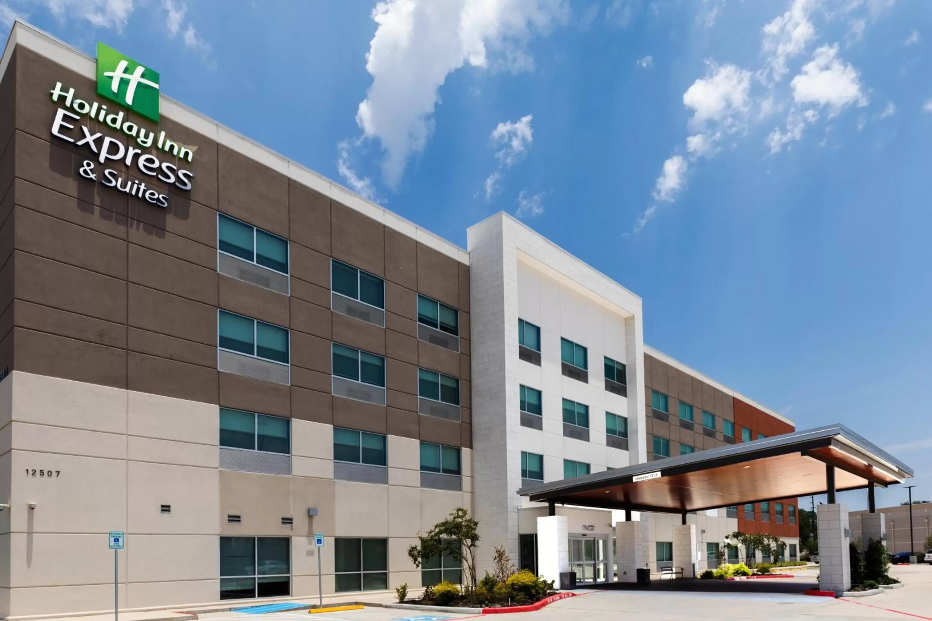 Property Building in Holiday Inn Express & Suites - Stafford NW - Sugar Land, an IHG Hotel