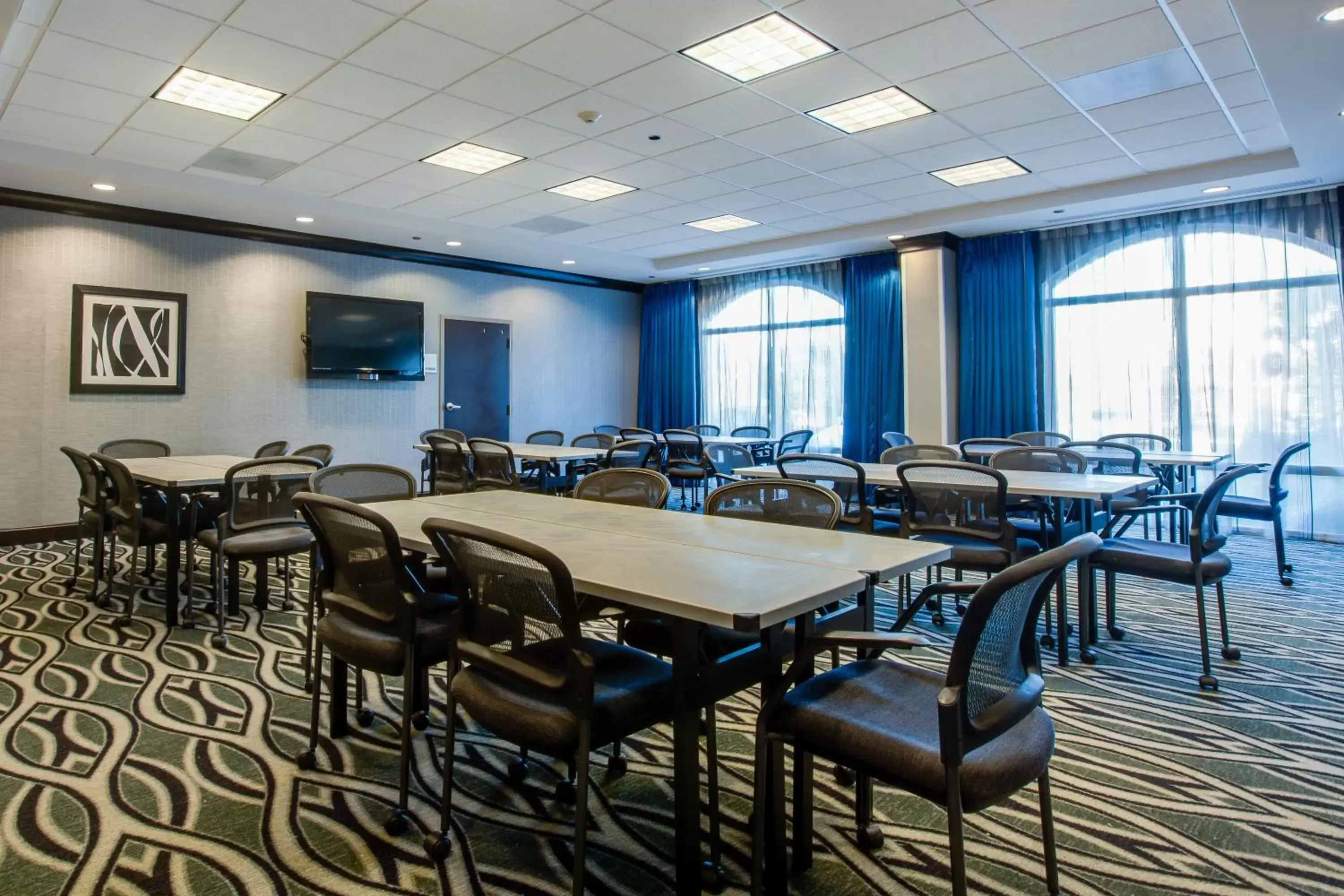 Meeting/conference room, Restaurant/Places to Eat in Holiday Inn Express and Suites North Charleston, an IHG Hotel