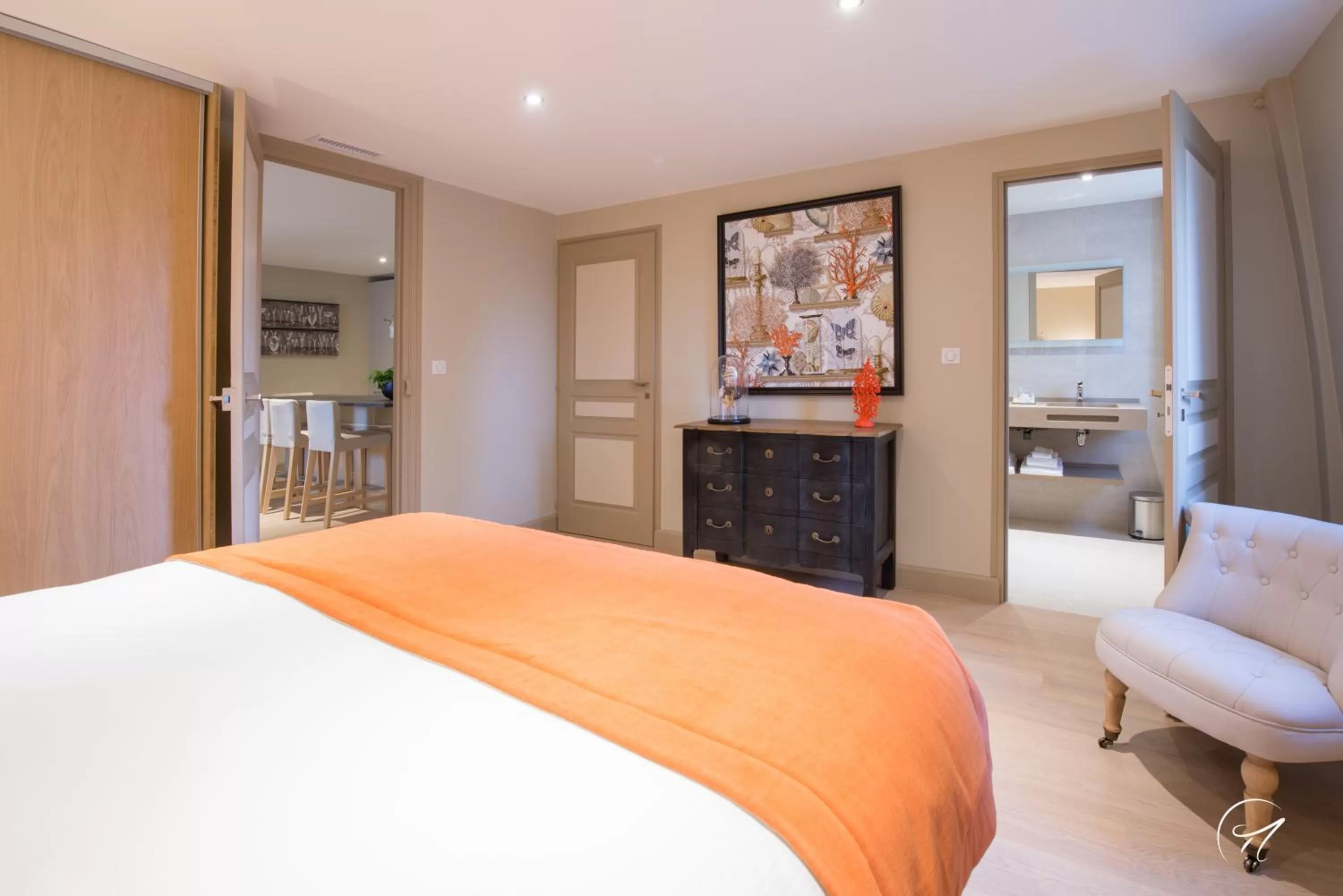 Photo of the whole room, Bed in Les Suites du Champagne de Venoge