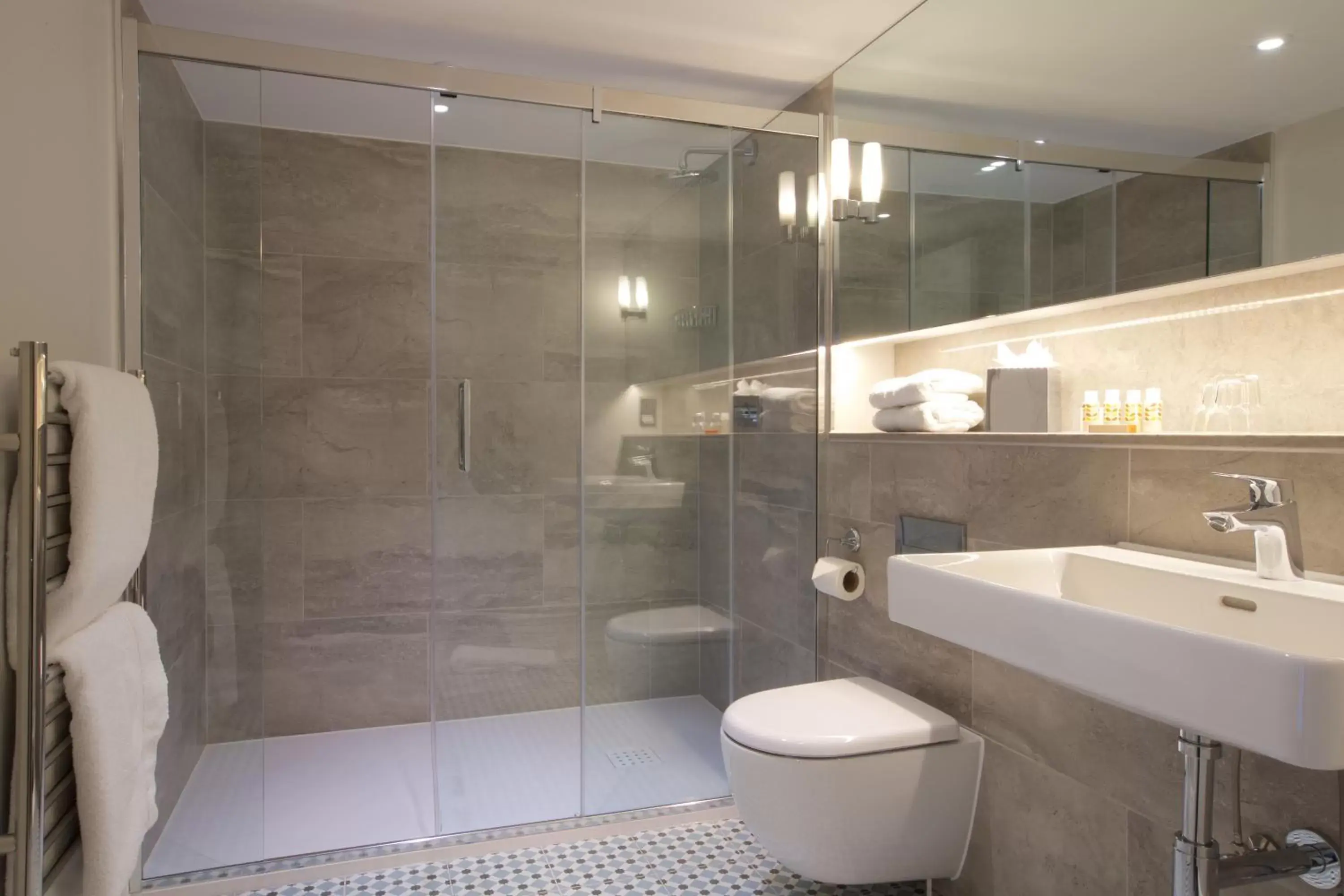 Shower, Bathroom in 54 Queen's Gate Hotel