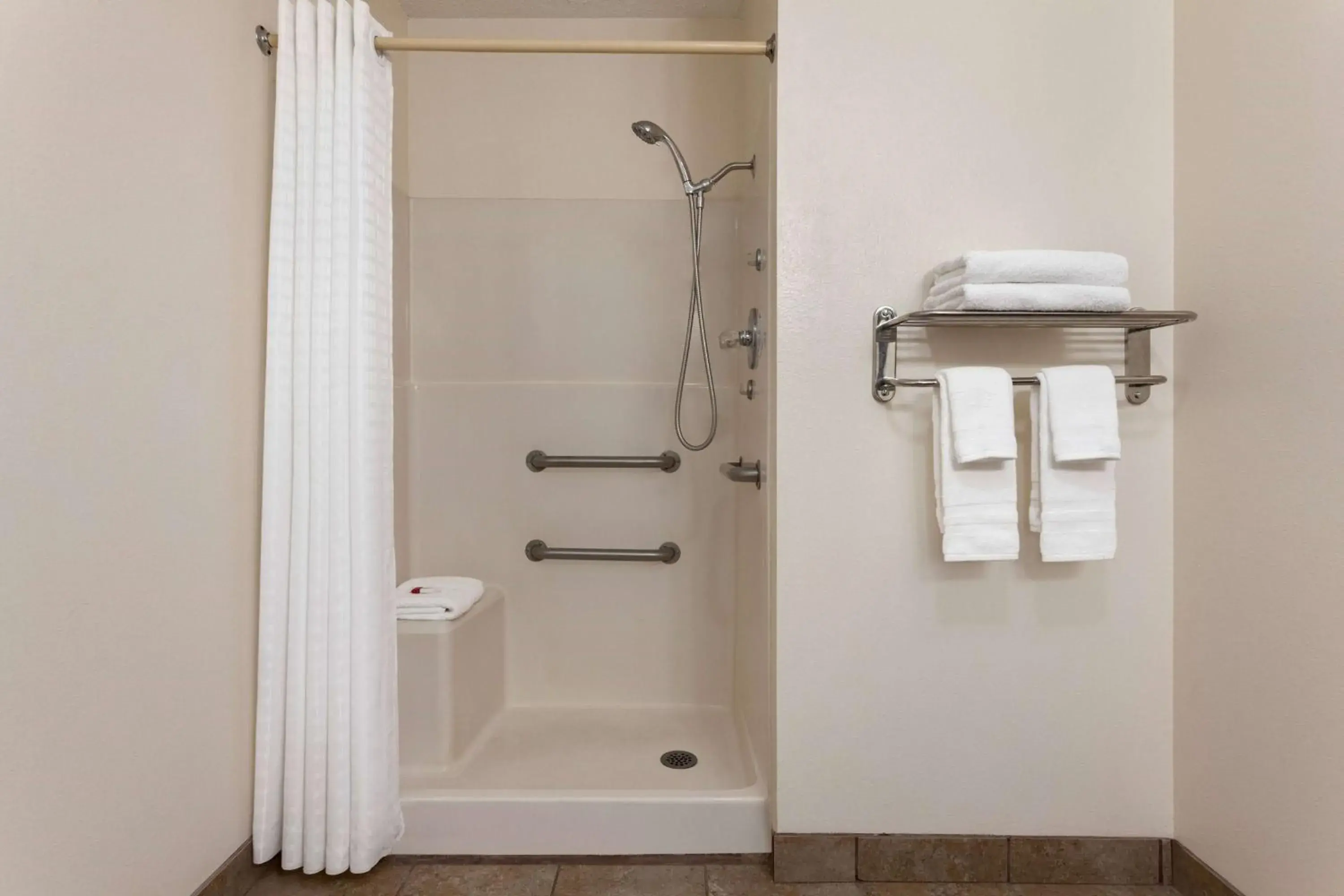 Shower, Bathroom in Baymont by Wyndham Hutchinson