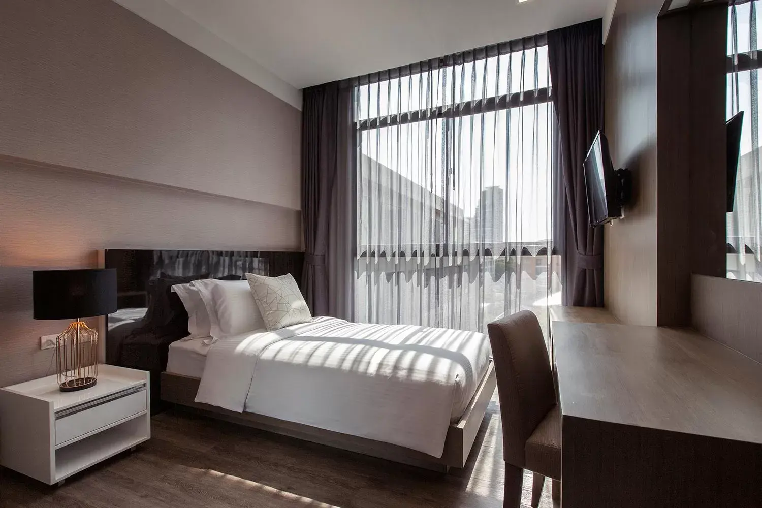 Bedroom, Bed in Novotel Suites Sukhumvit 39