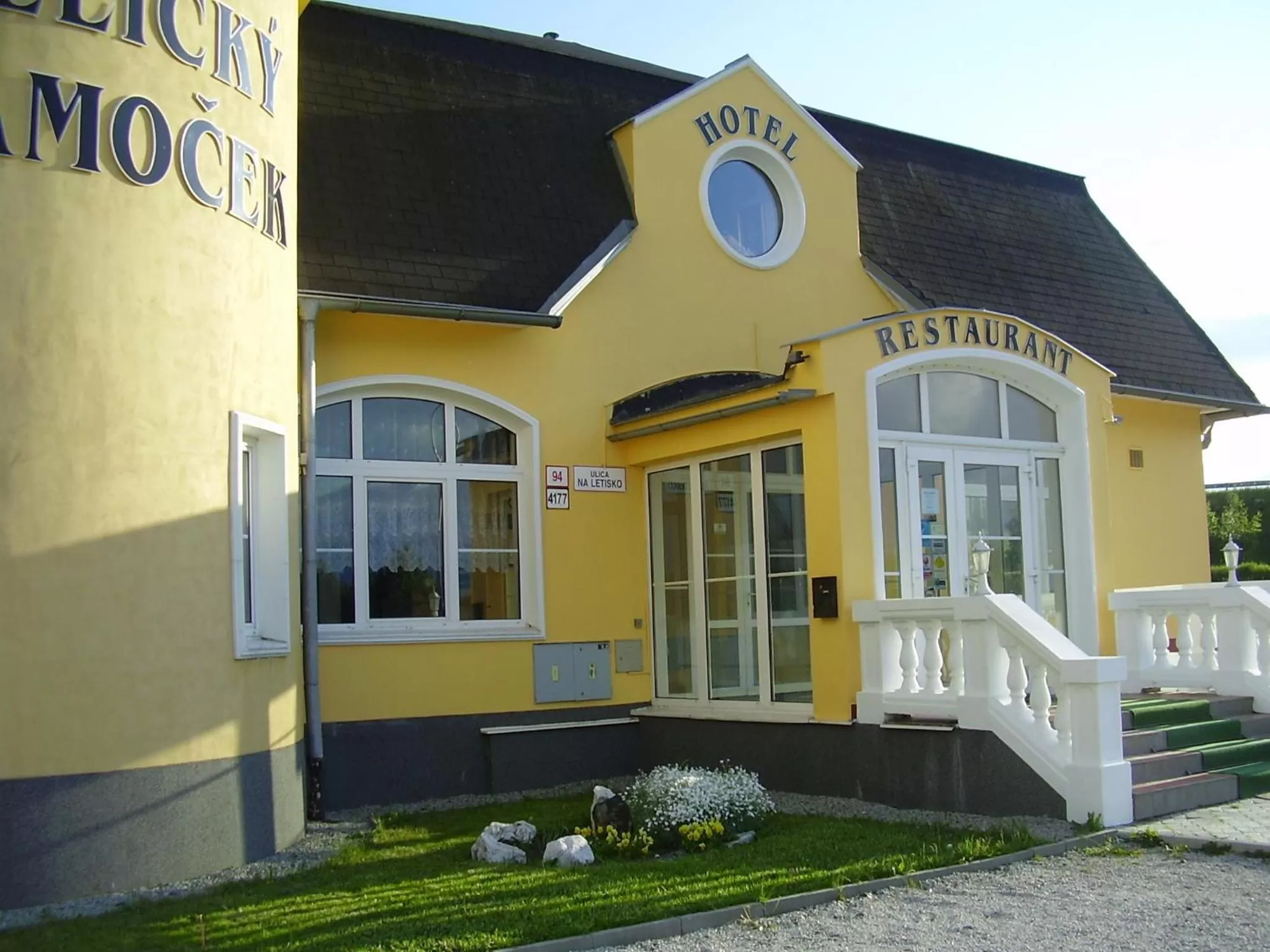 Facade/entrance in Simple Pension Velický Zámoček