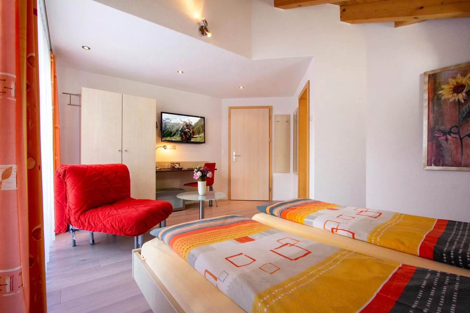 Photo of the whole room, Bed in Feehof