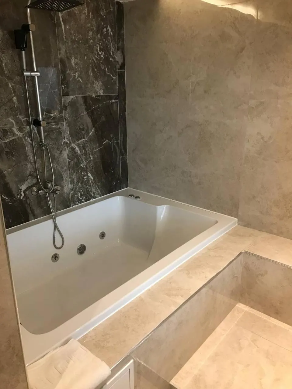 Hot Tub in Esila Hotel