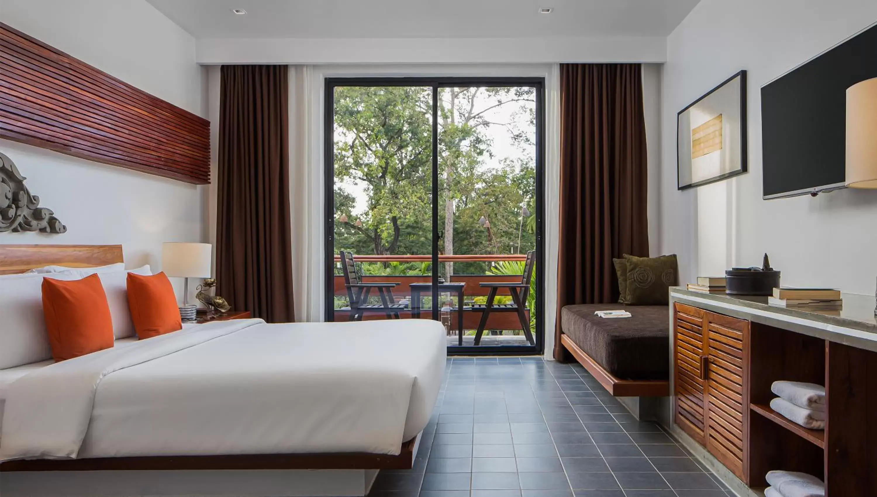 Photo of the whole room, Bed in Lynnaya Urban River Resort