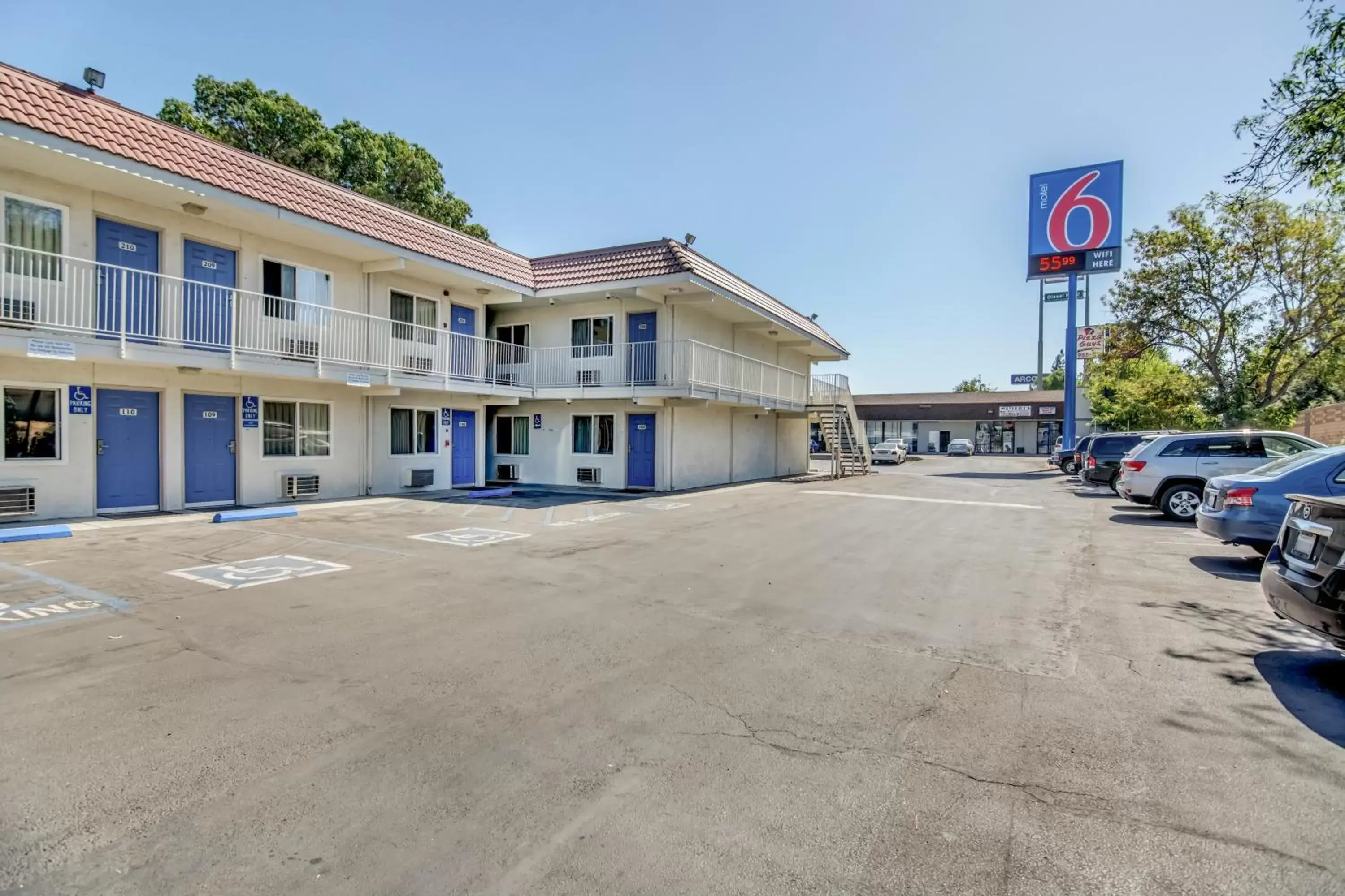 Property Building in Motel 6-Stockton, CA - North
