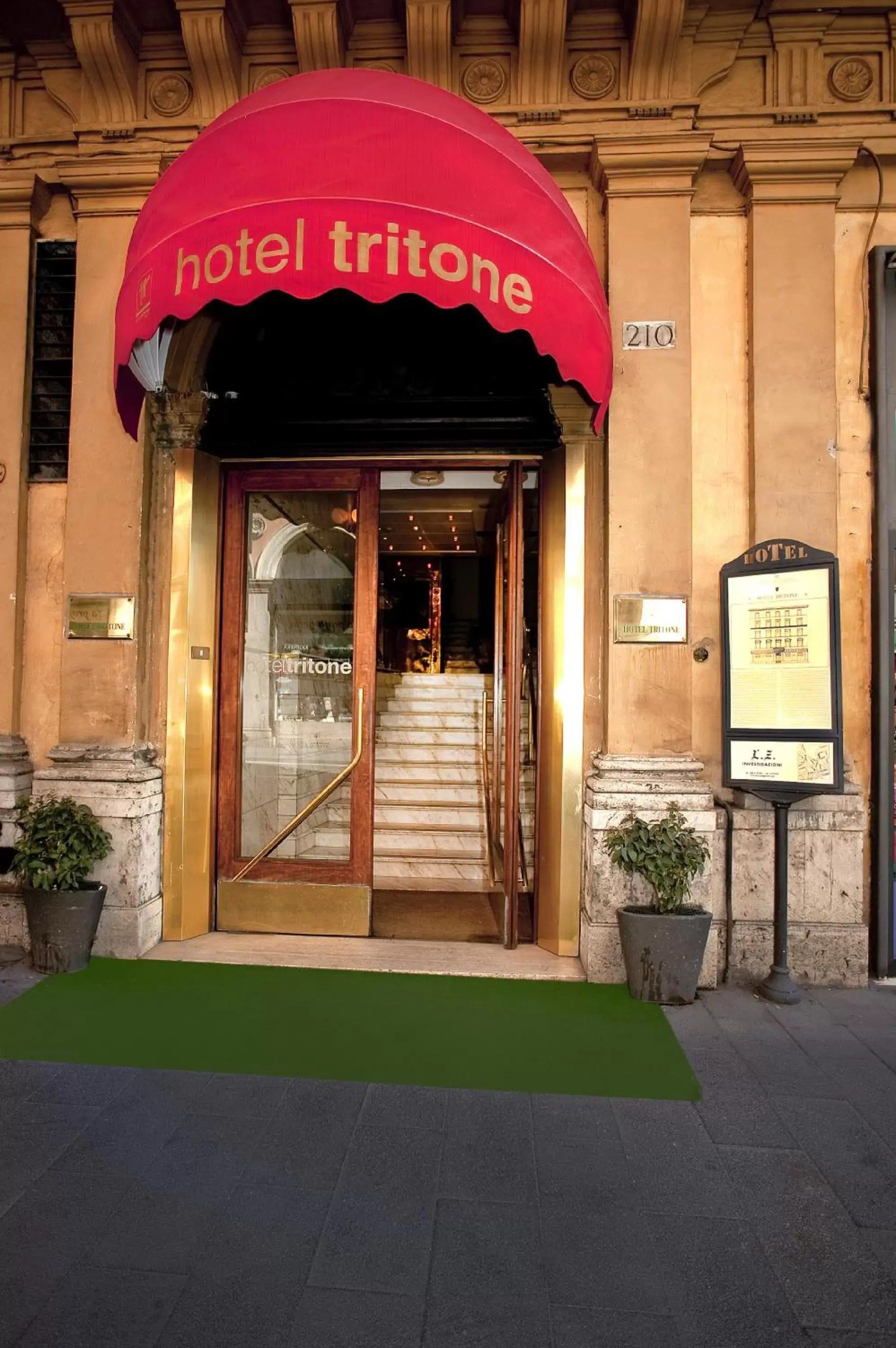 Facade/entrance in Hotel Tritone