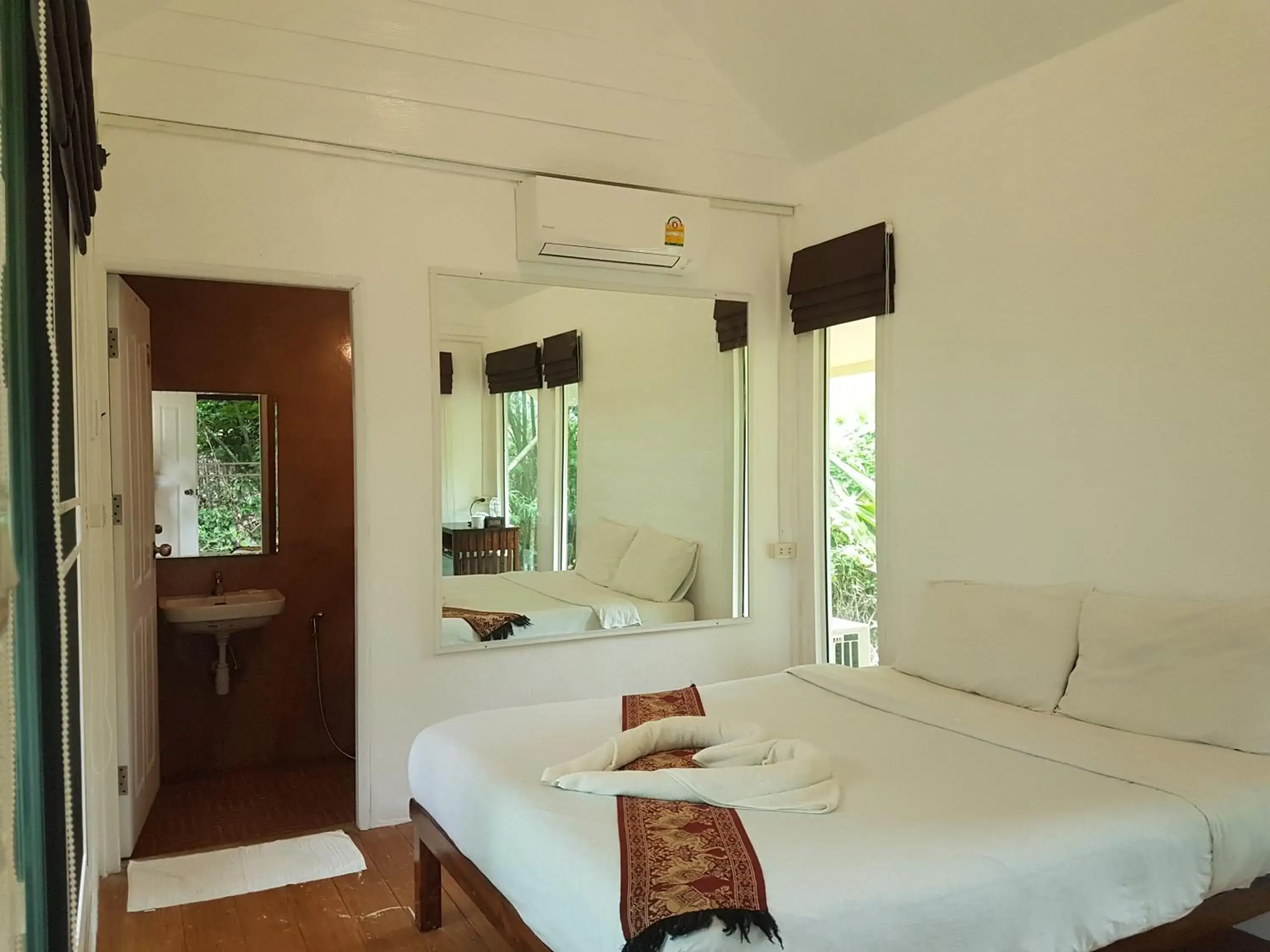 Photo of the whole room, Bathroom in Chang Pai Resort