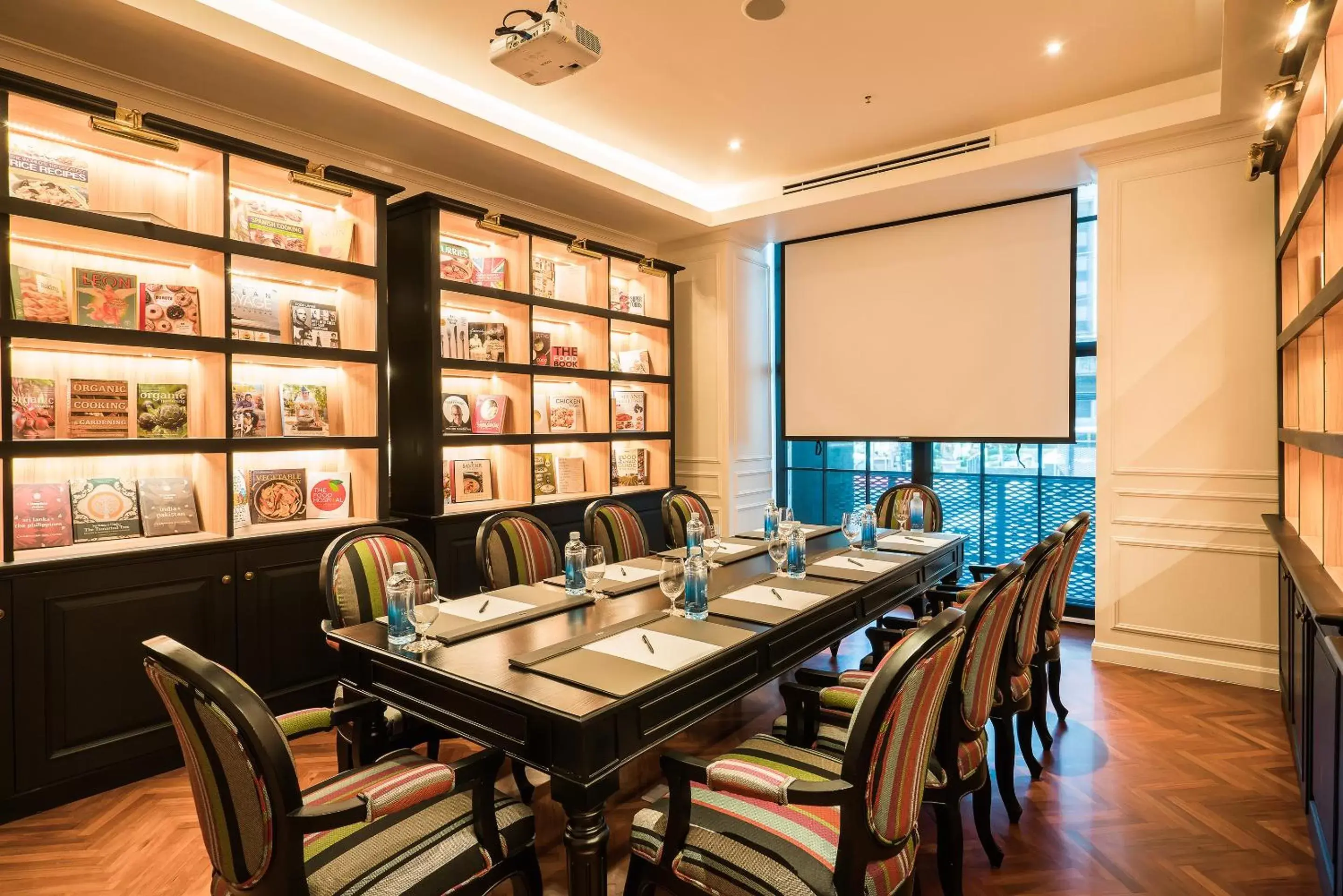 Meeting/conference room, Restaurant/Places to Eat in Akara Hotel
