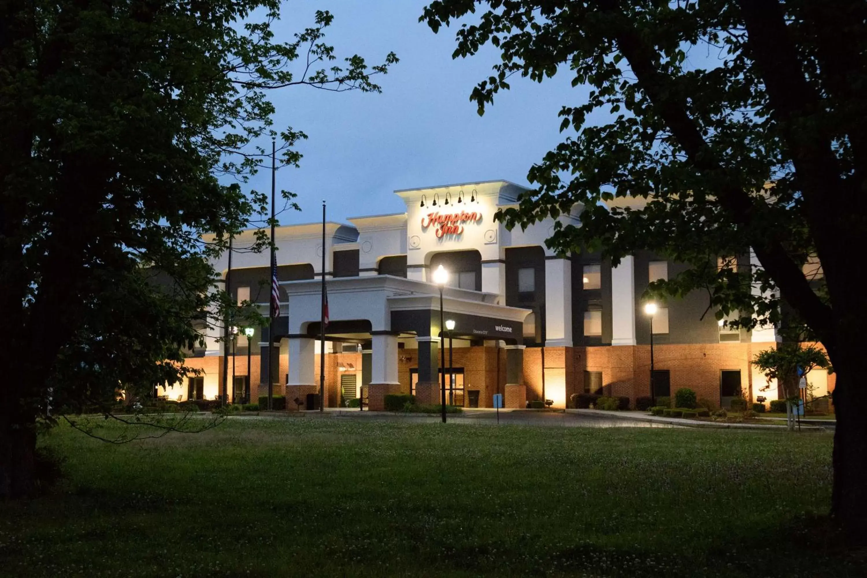 Property Building in Hampton Inn Fayetteville