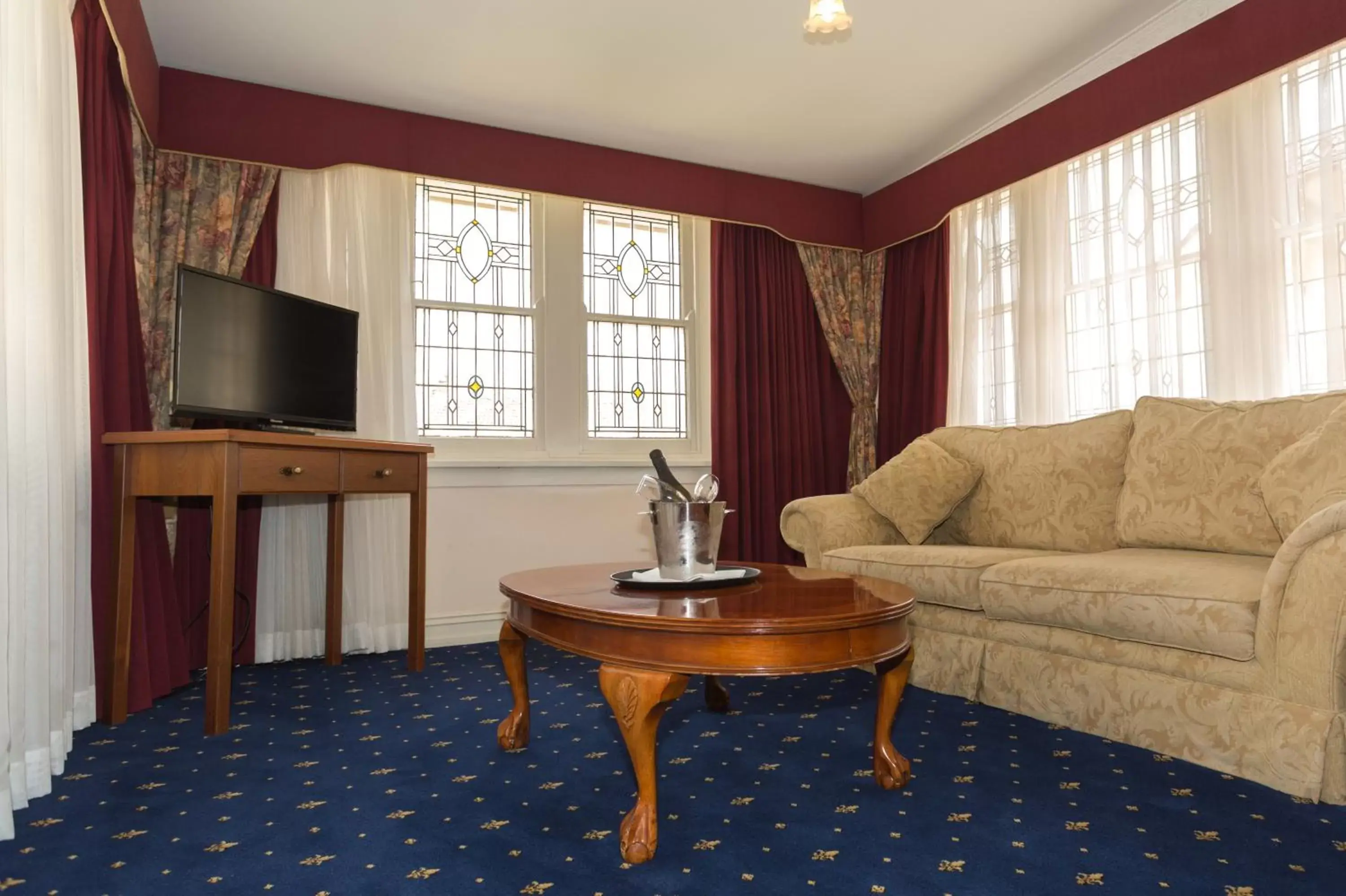 Communal lounge/ TV room, Seating Area in Palais Royale