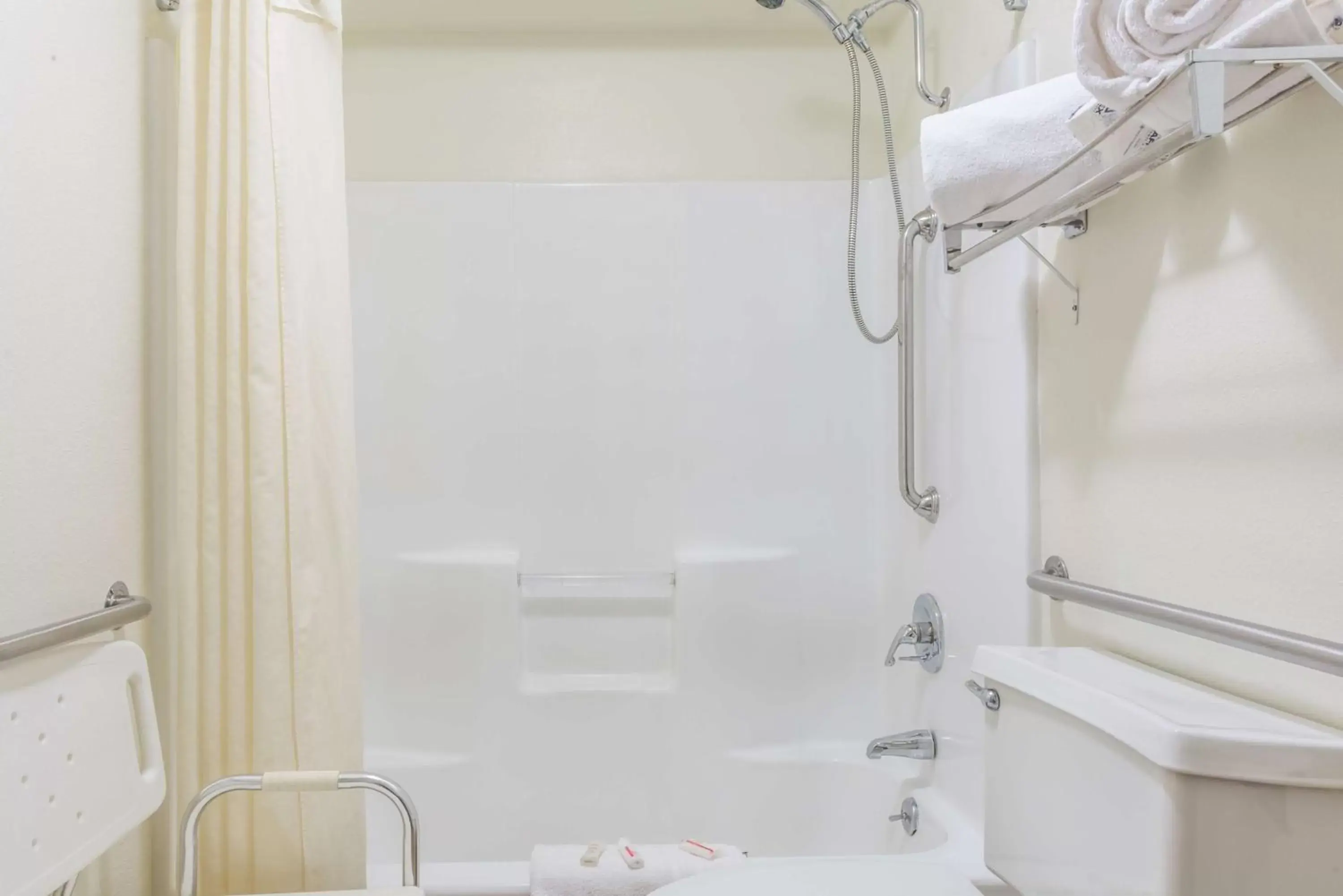 Queen Room with Two Queen Beds - Mobility Access/Non-Smoking in Super 8 by Wyndham Clovis Queen Room with Two Queen Beds - Mobility Access/Non-Smoking in Super 8 by Wyndham Clovis