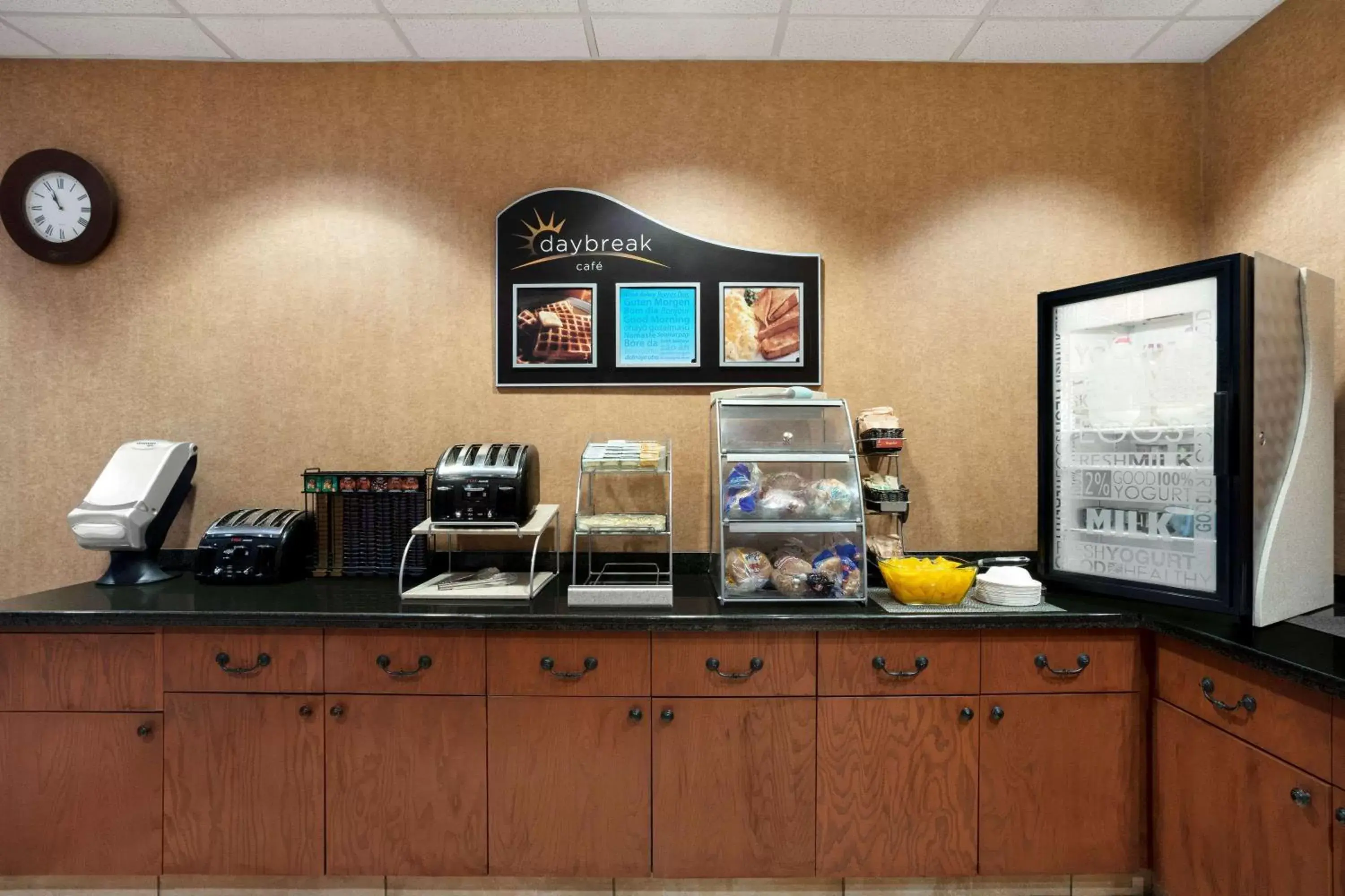 Restaurant/places to eat in Days Inn & Suites by Wyndham Strathmore
