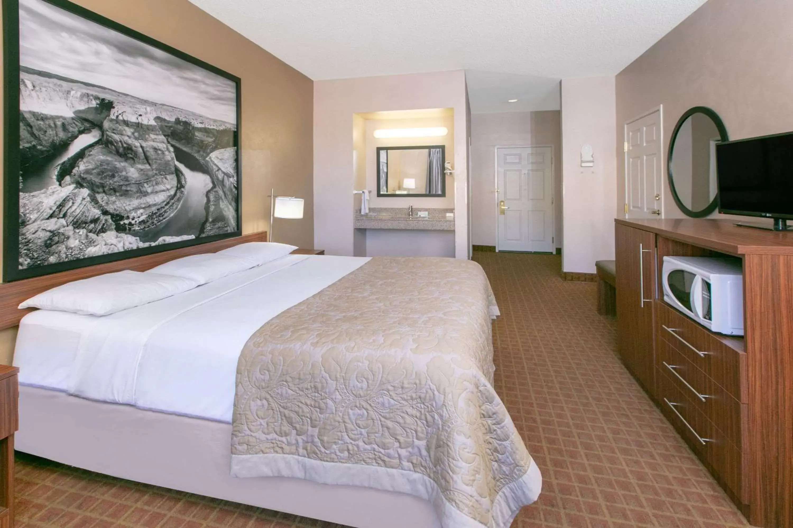 Photo of the whole room, Bed in Super 8 by Wyndham Page/Lake Powell