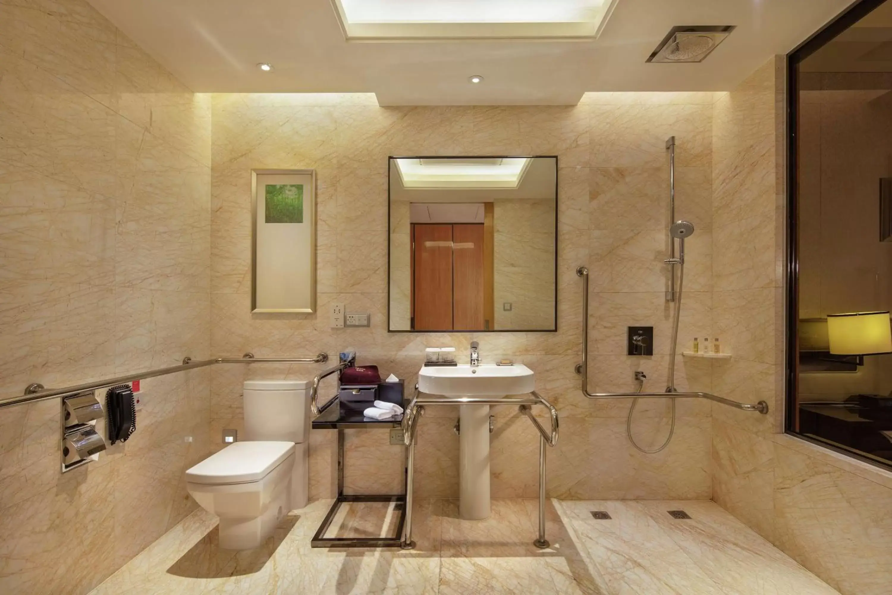Bathroom in Hilton Guangzhou Baiyun - Canton Fair Free Shuttle Bus