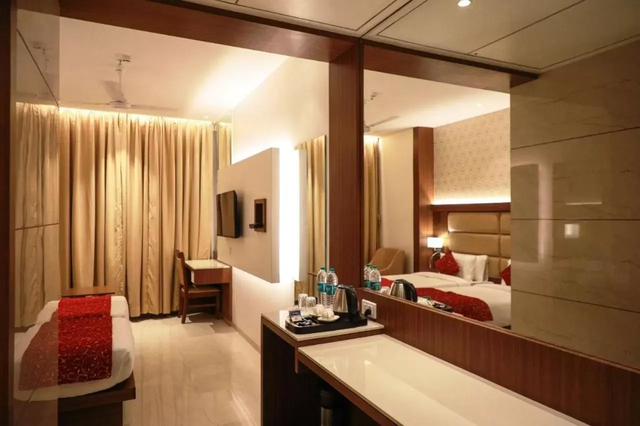 Deluxe Double Room in Hotel Gurudev Grand Deluxe Double Room in Hotel Gurudev Grand